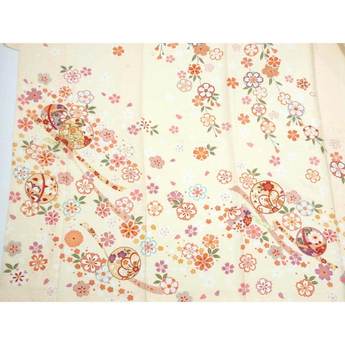 振袖　友禅金彩加工　刺繍入り