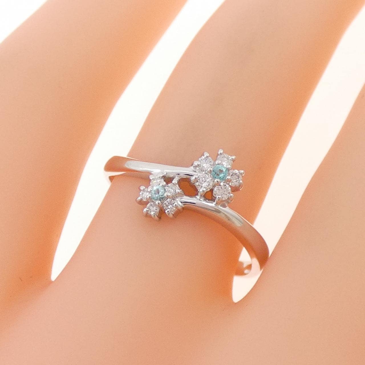 K18WG フラワー トルマリン リング