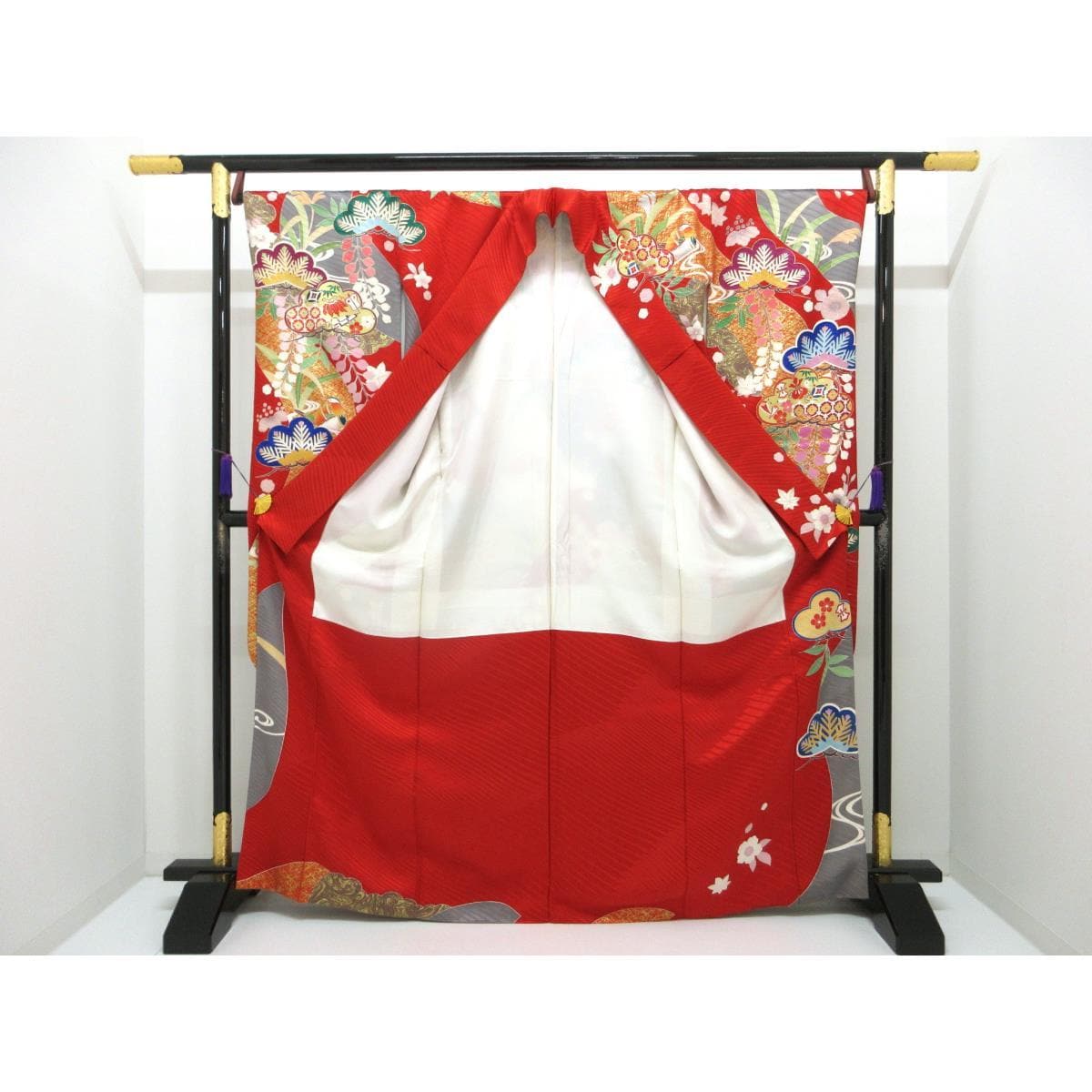 振袖　友禅金彩加工　刺繍入り