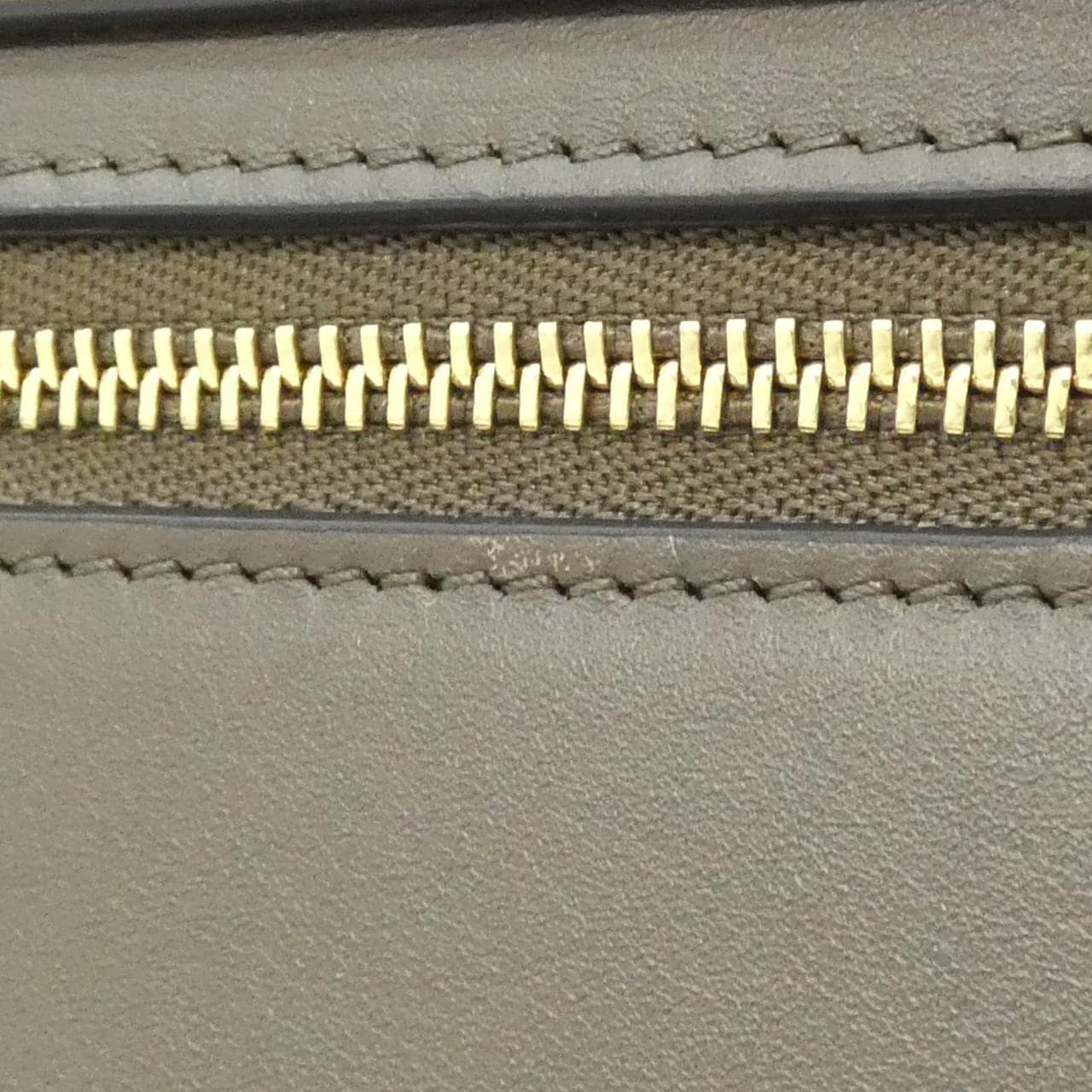 セリーヌ スモール トラペーズ 174683XDD バッグ