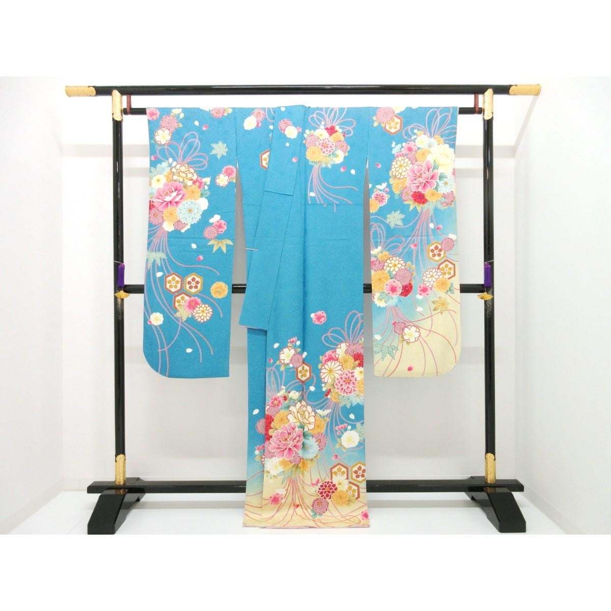振袖　金通しボカシ染　友禅金彩加工　刺繍入り