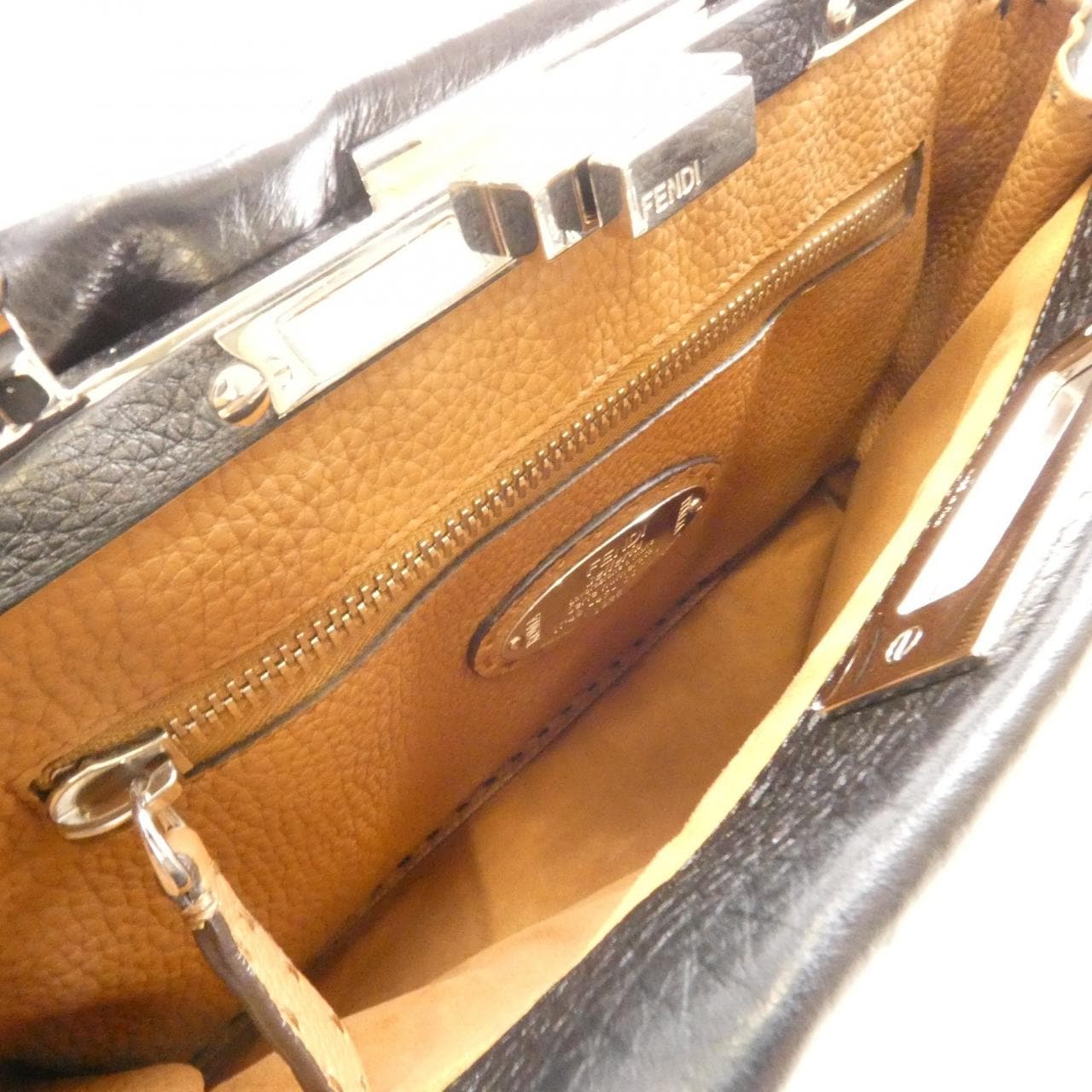 フェンディ セレリア ピーカブー 8BN290 Q0J バッグ