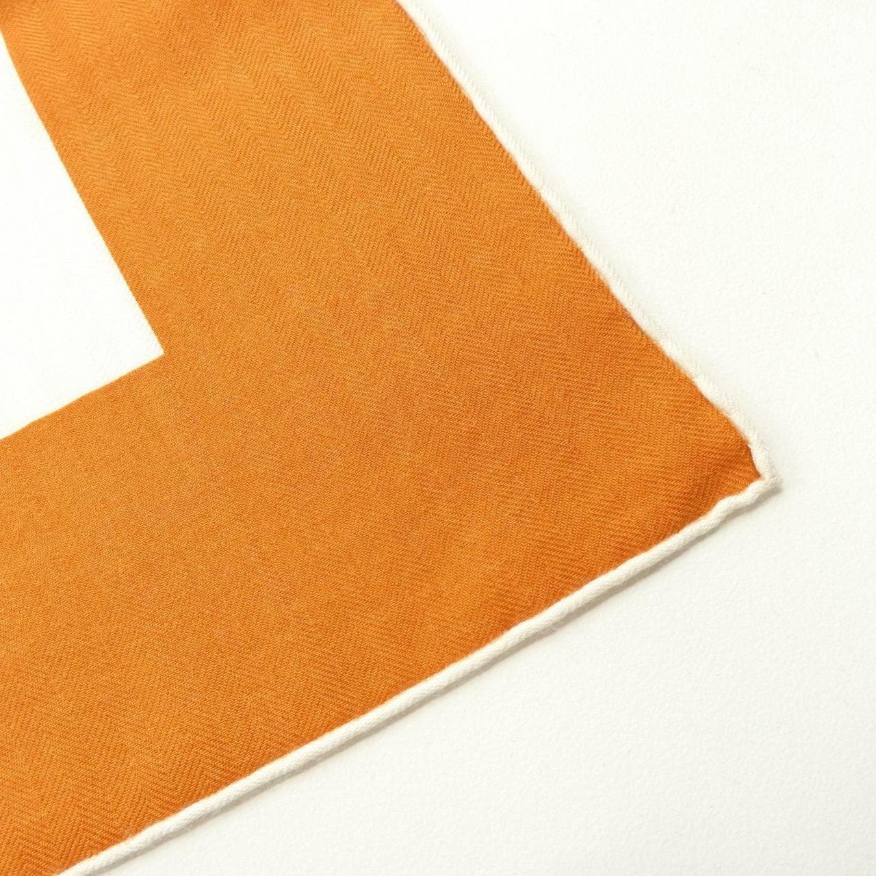 エルメス HERMES BRIDES DE GALA APPLIQUE PIQUE H243940S カレジェアン140 ショール
