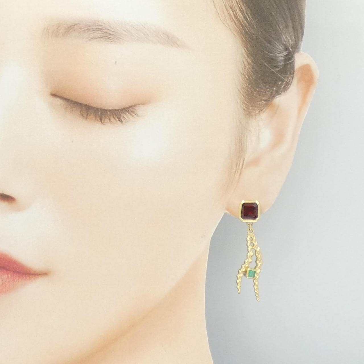 K18YG Garnet Earrings 4.27CT