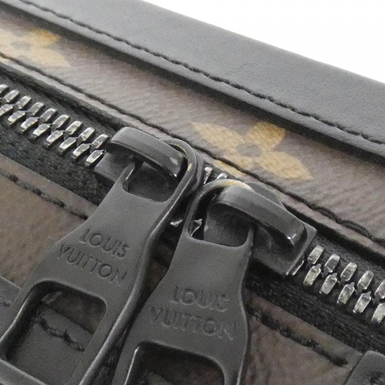 ルイヴィトン モノグラム タフタージュ ヴァーティカル ソフトトランク M45044 ショルダーバッグ