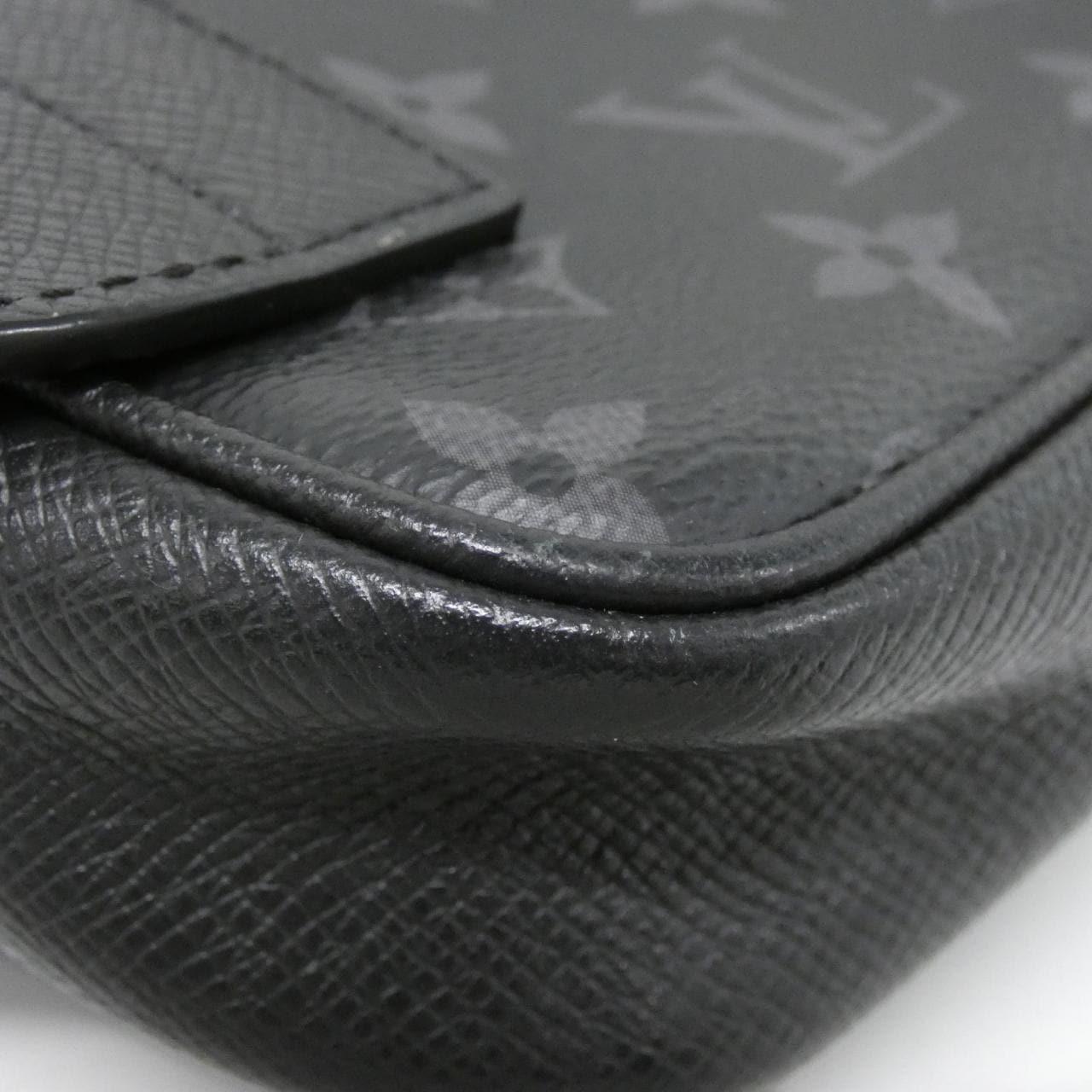 ルイヴィトン タイガ ラマ バムバッグ アウトドア M30245 ショルダーバッグ