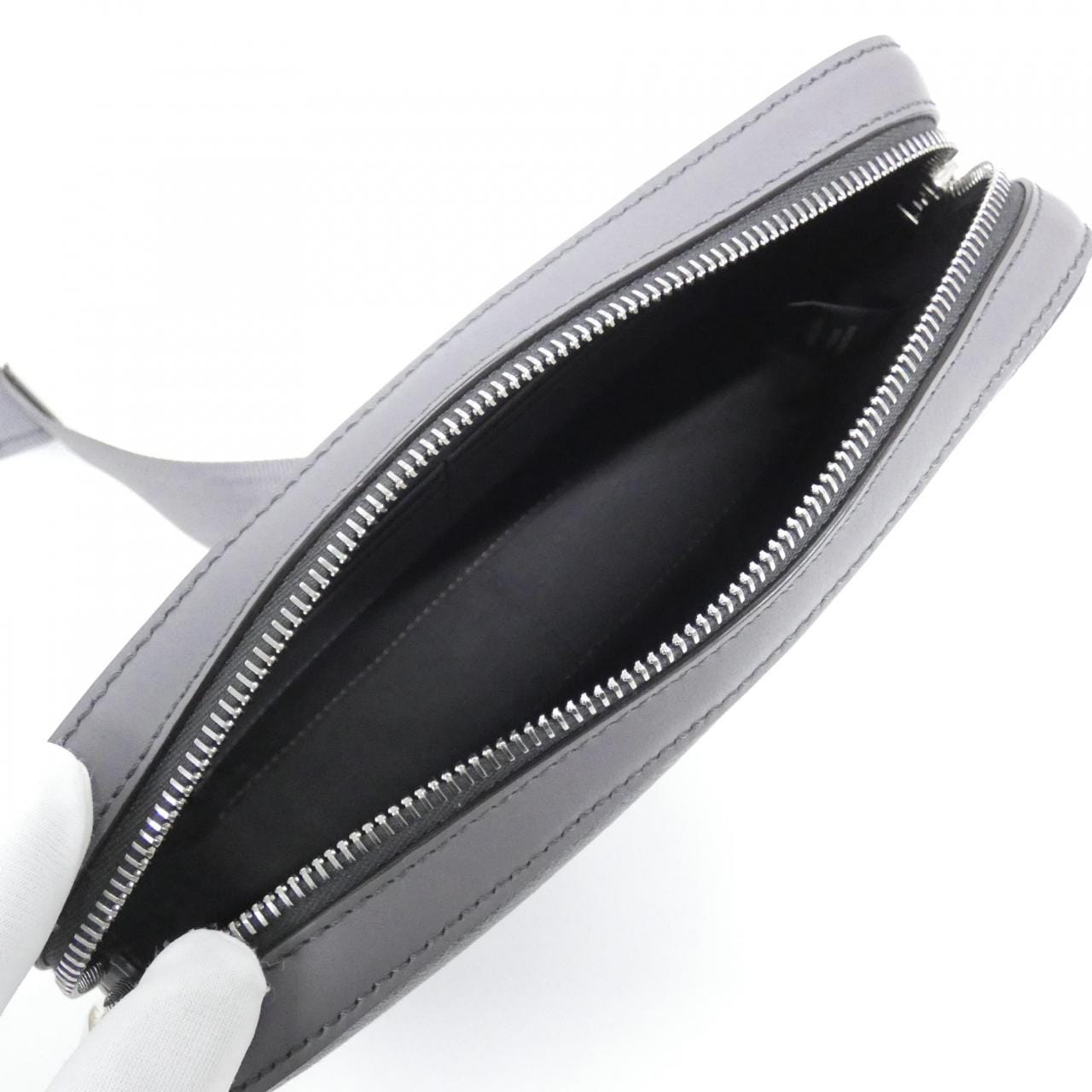 フェンディ CAMARA CASE 7M0286 AJF8 ショルダーバッグ