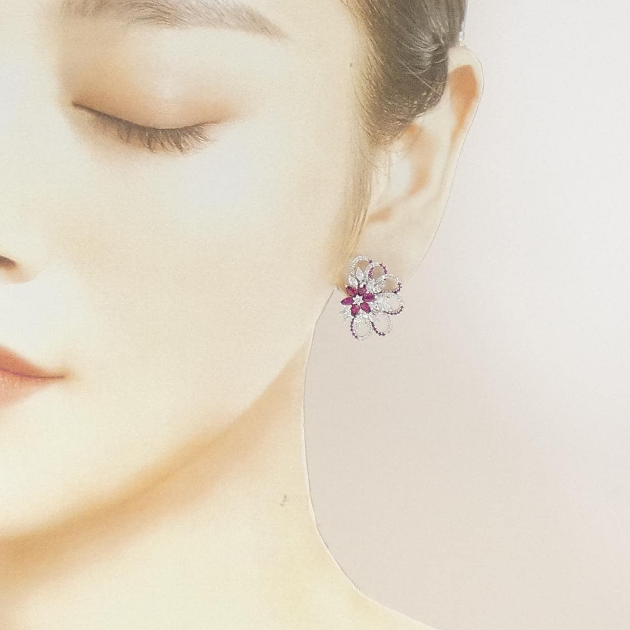 750WG フラワー ルビー ピアス 1.419CT