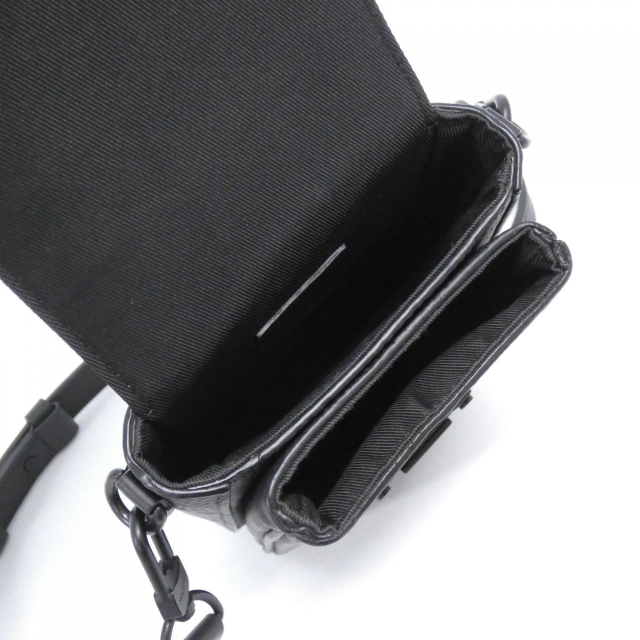 ルイヴィトン トリヨン モノグラム Sロック ヴェルティカル ウエアラブル ウォレット M81524 ショルダーバッグ