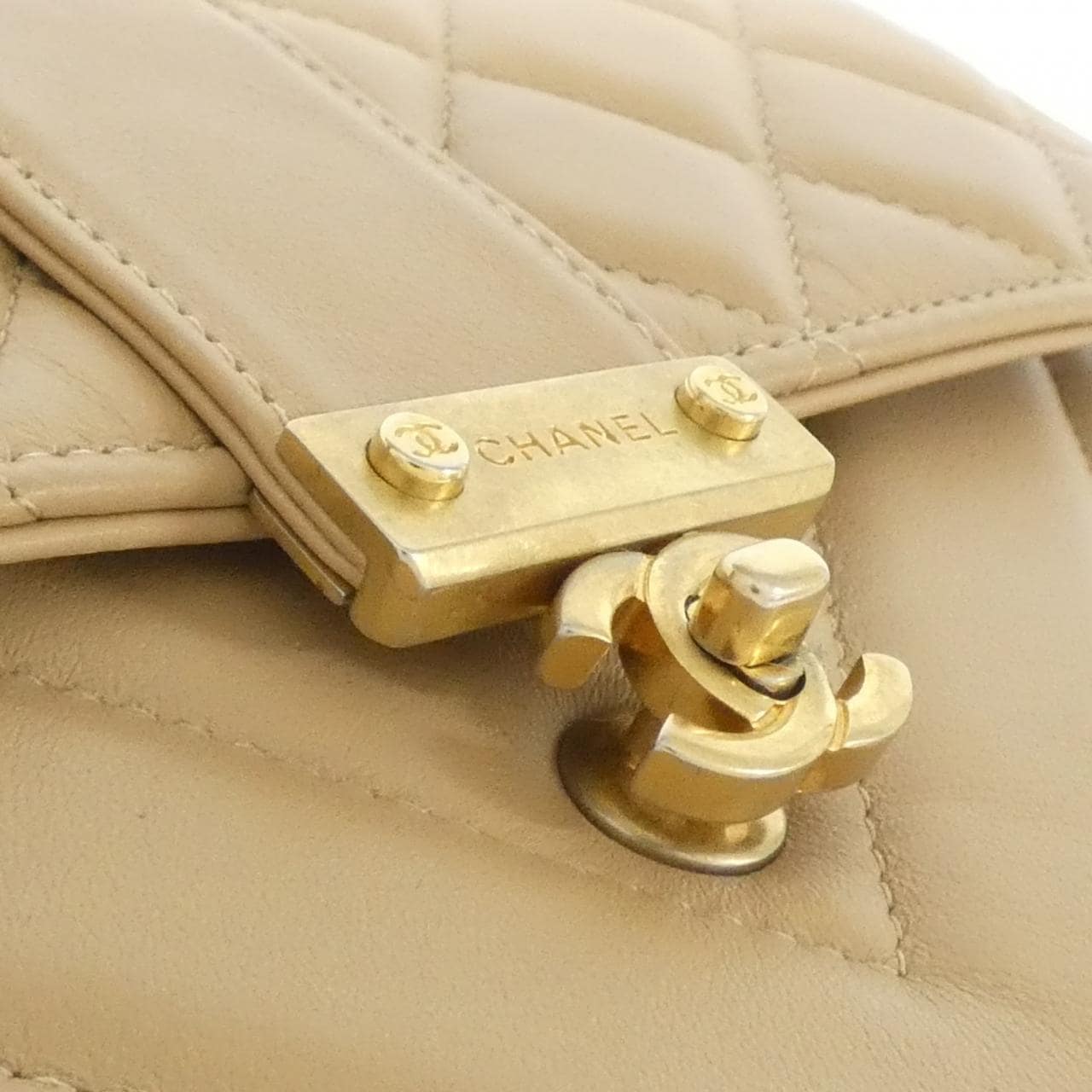 シャネル チェーンウォレット