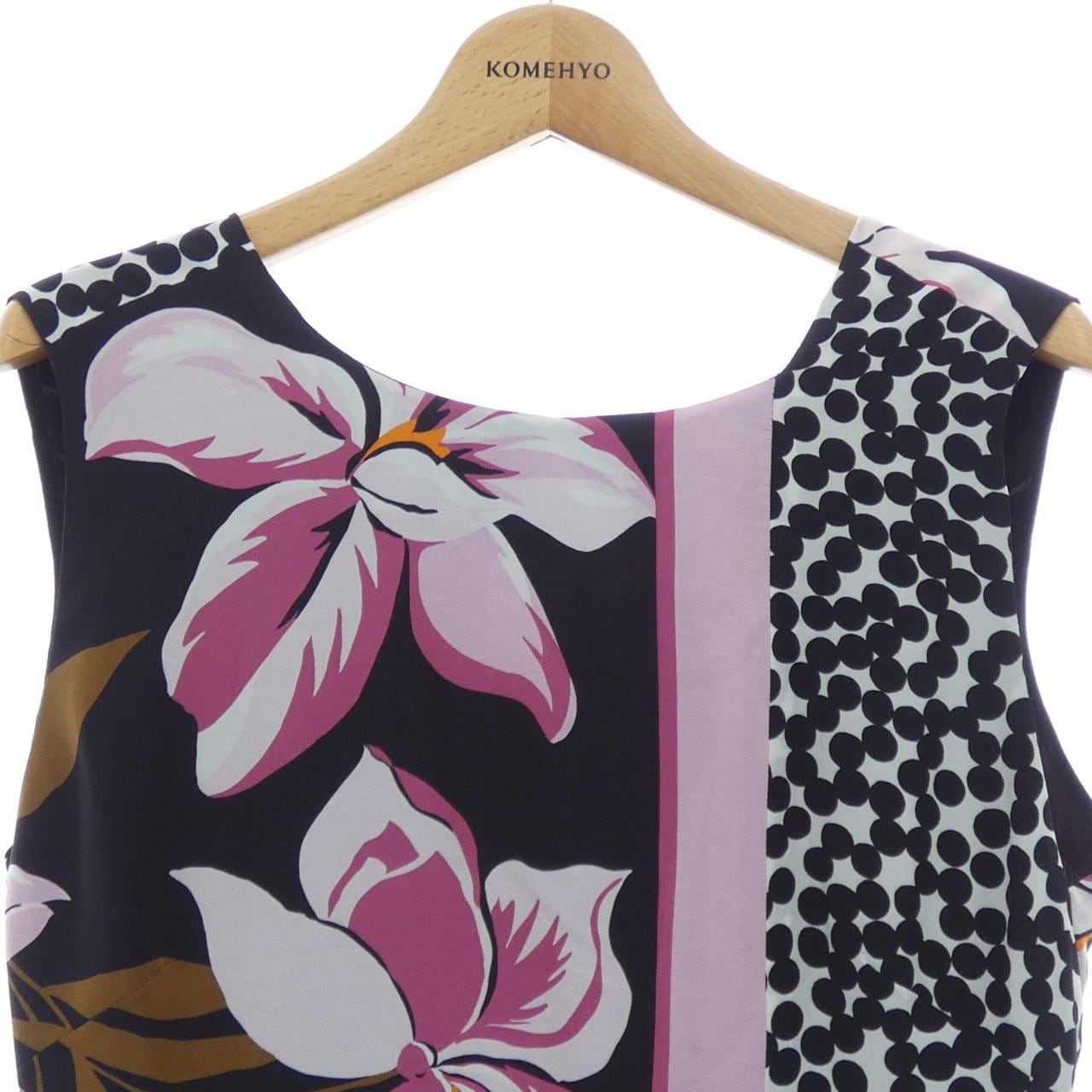 サルヴァトーレフェラガモ SALVATORE FERRAGAMO ワンピース