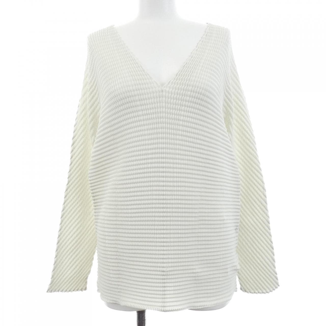 イッセイミヤケ ISSEY MIYAKE IM04FJ940 トップス