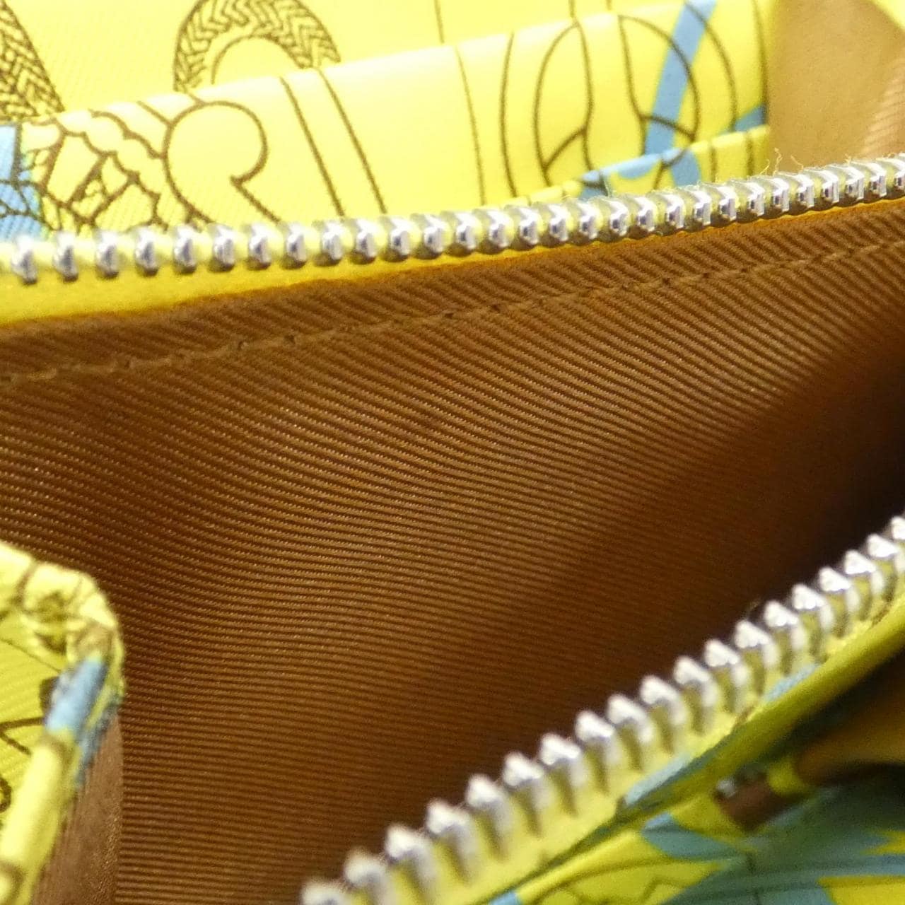 エルメス CLIQUETIS TATTOO AQUAREL シルク イン コンパクト 083774CK 財布