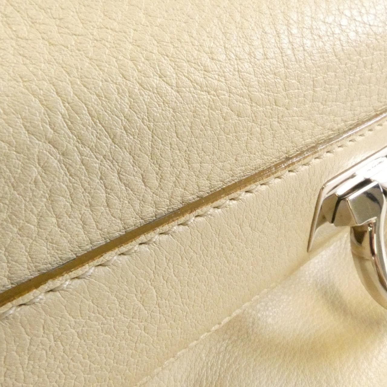 サルヴァトーレフェラガモ 21 D044 ショルダーバッグ