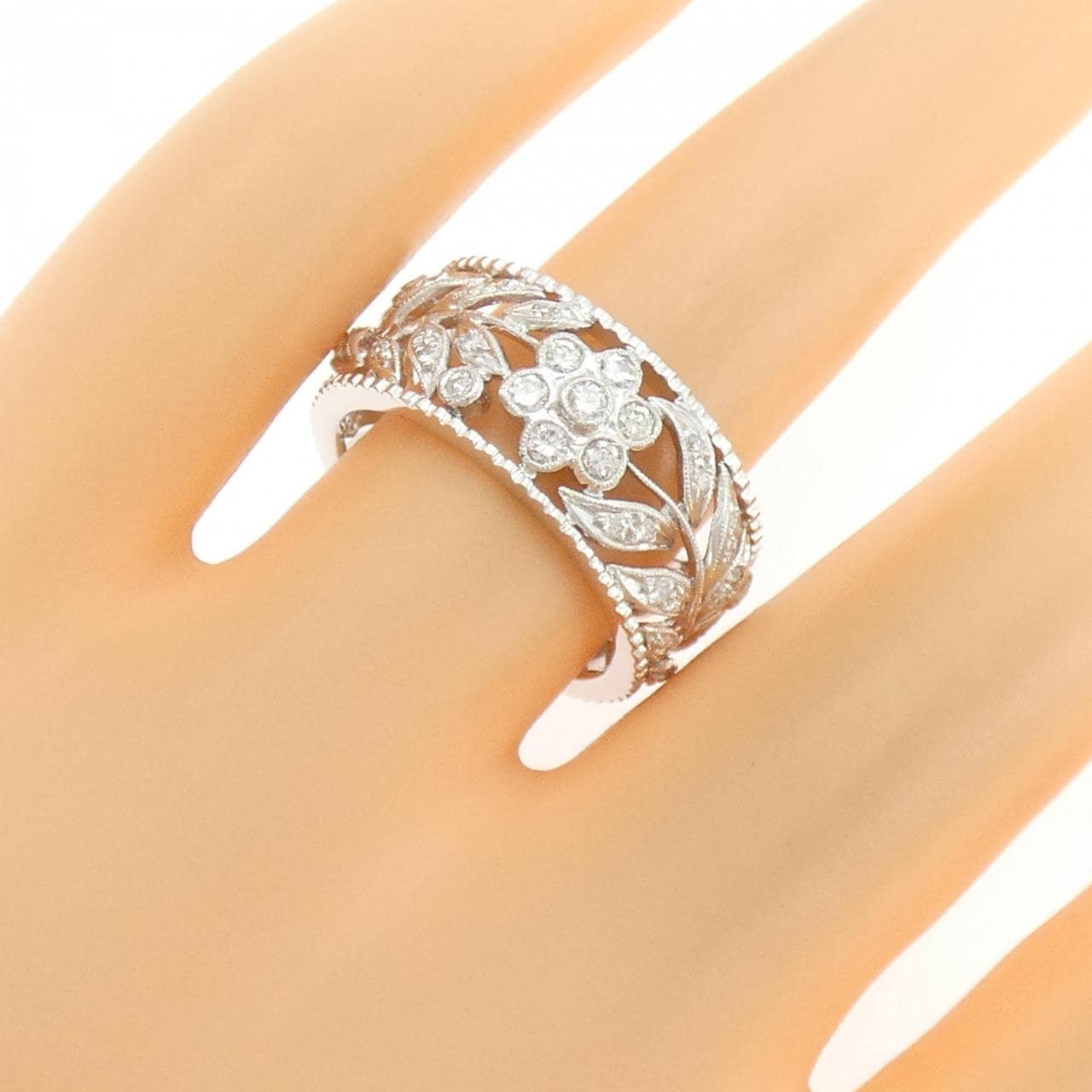 K18WG フラワー ダイヤモンド リング 0.44CT