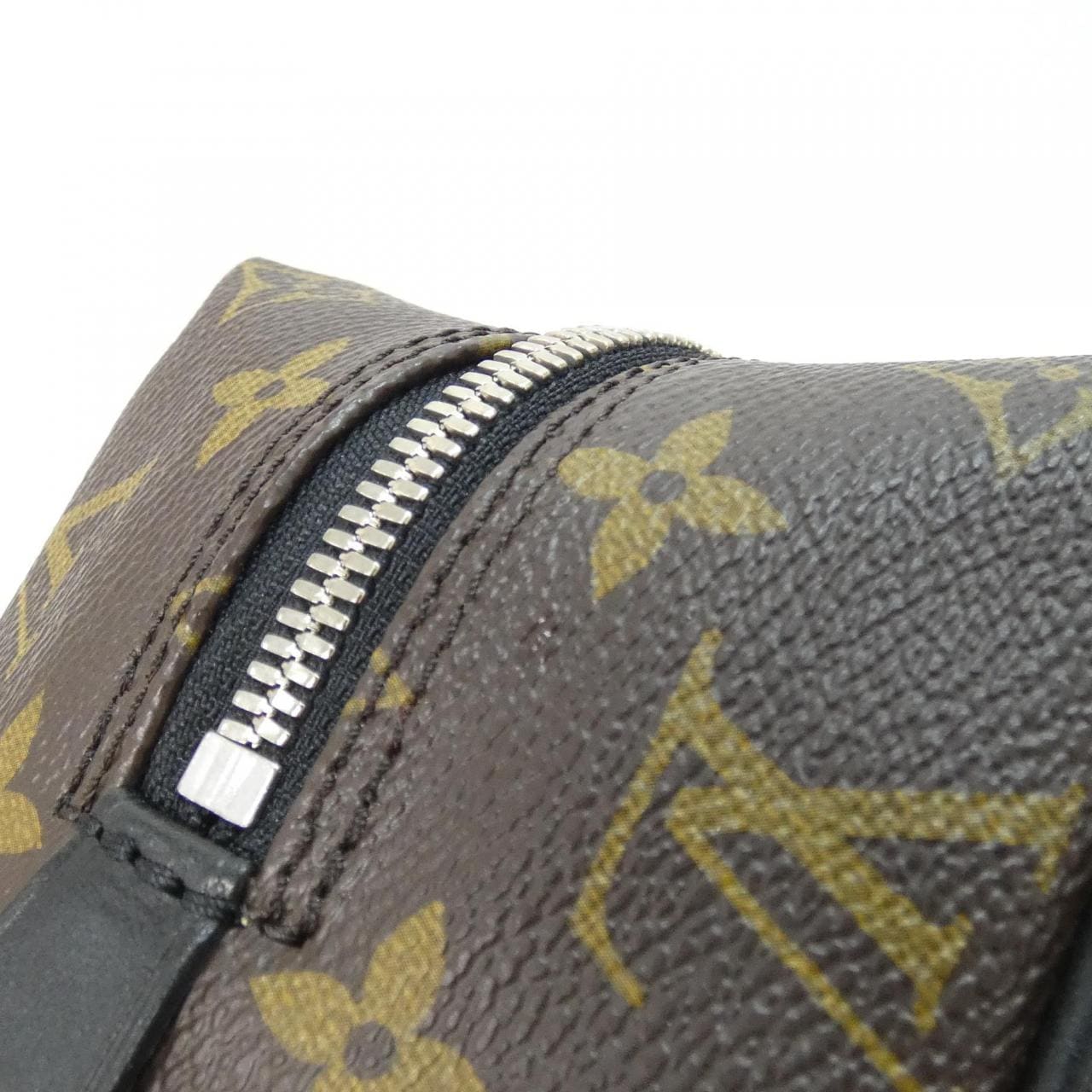 ルイヴィトン モノグラム マカサー トゥルース トワレ M40378 ポーチ