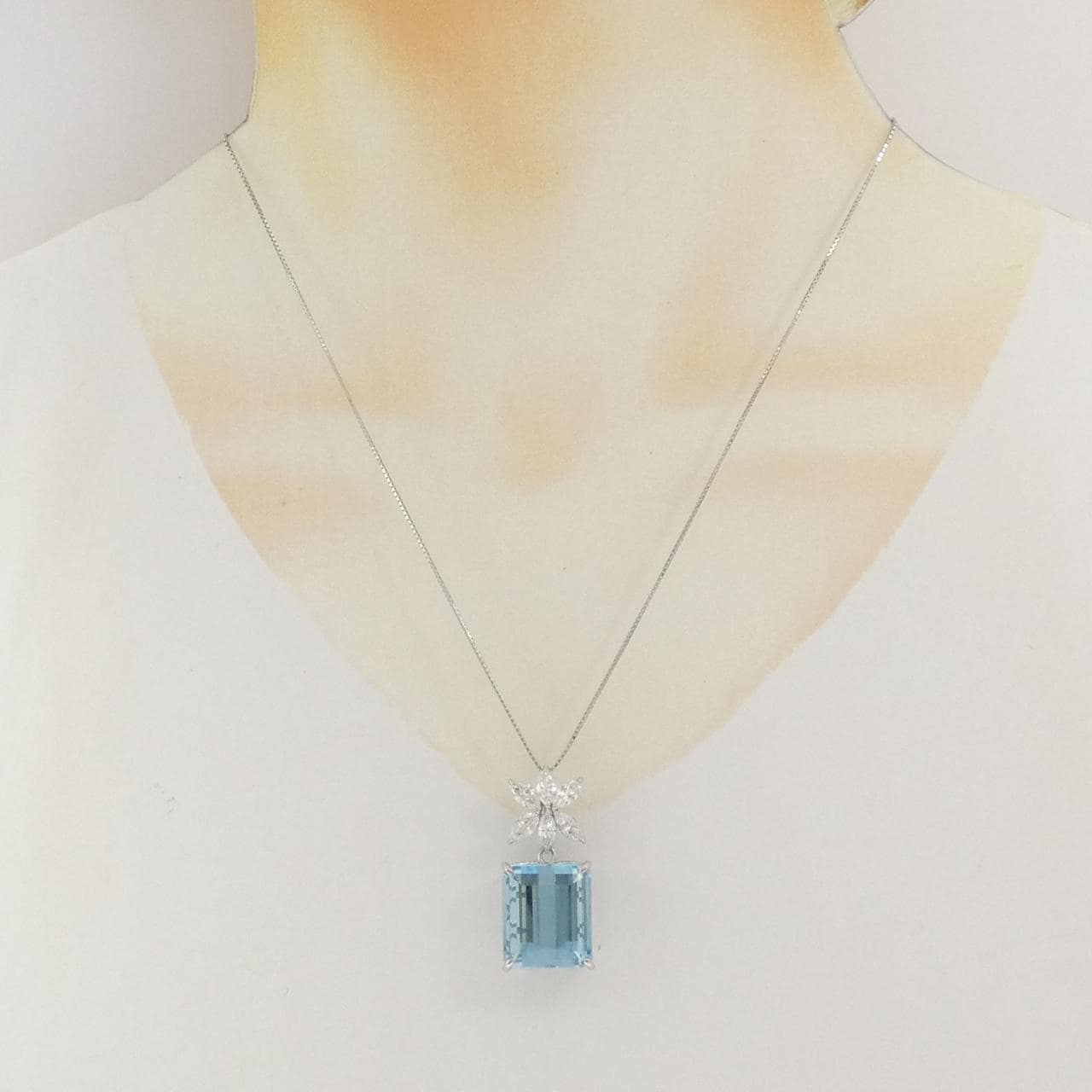 PT900/PT850 フラワー アクアマリン ネックレス 23.020CT