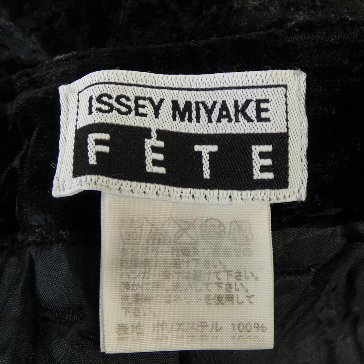 イッセイミヤケ ISSEY MIYAKE IF84FF715 パンツ