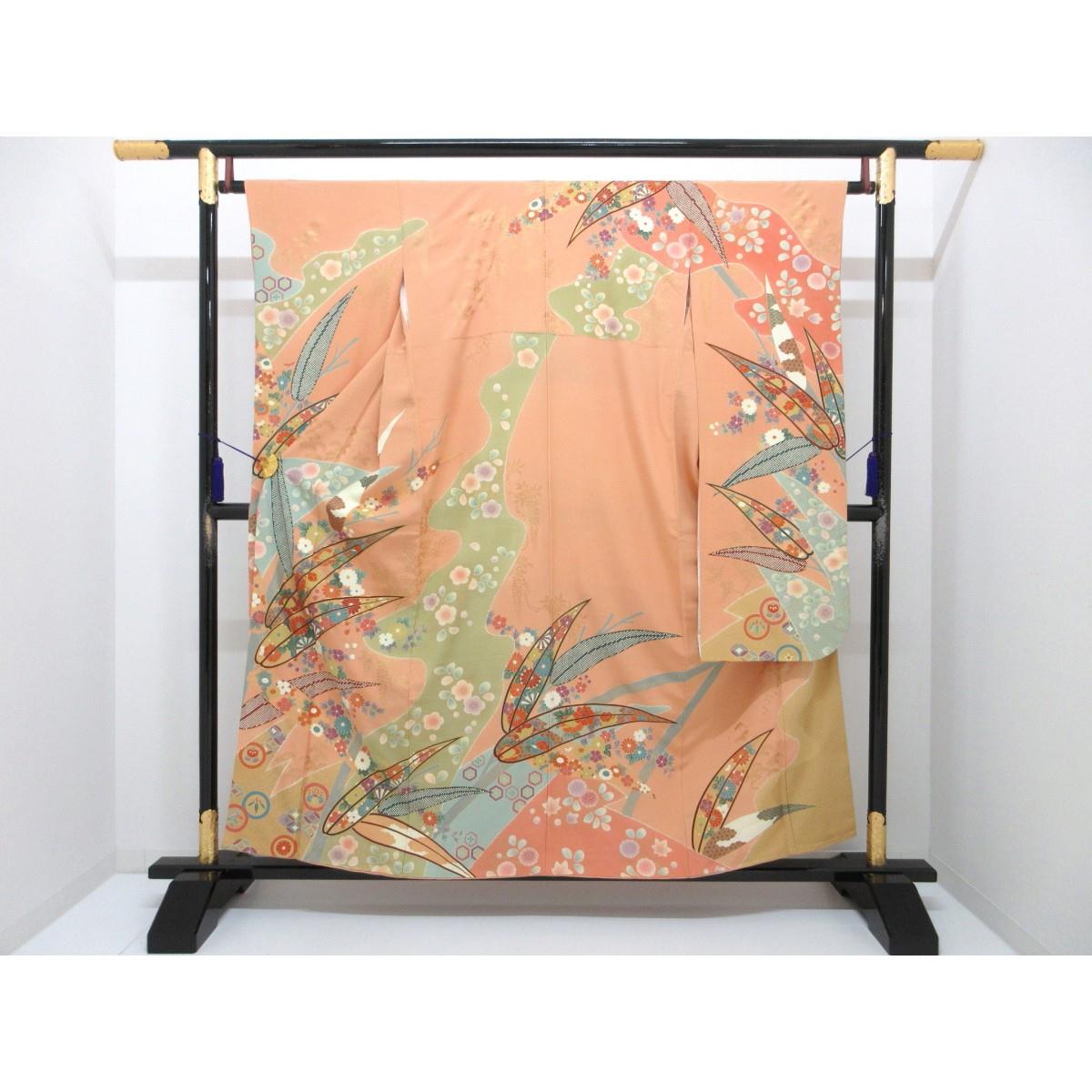 振袖　友禅金彩加工　刺繍入り　身丈Ｓ寸