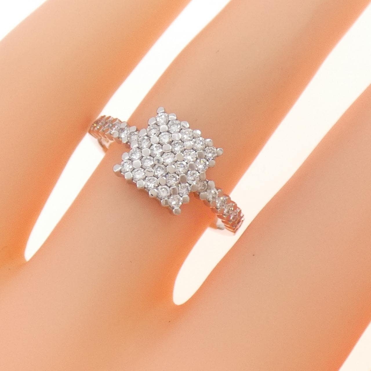 750WG パヴェ ダイヤモンド リング 0.49CT