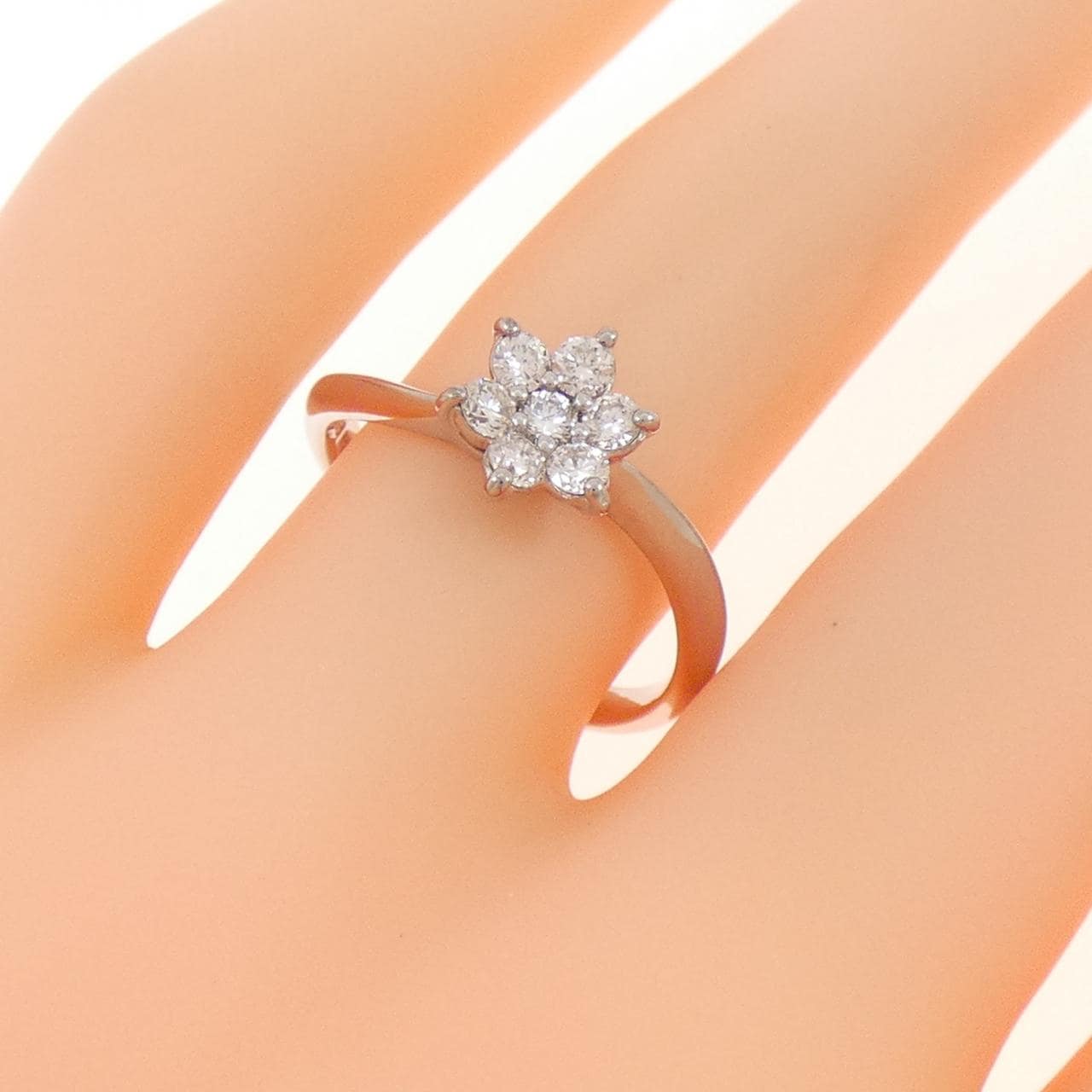 K18WG フラワー ダイヤモンド リング 0.30CT