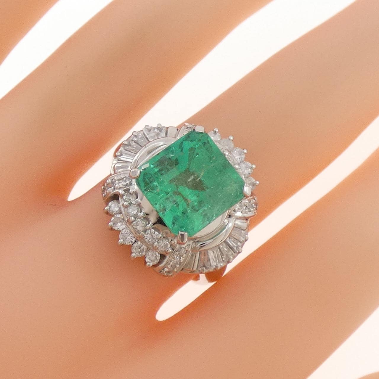 PT900 エメラルド リング 4.83CT