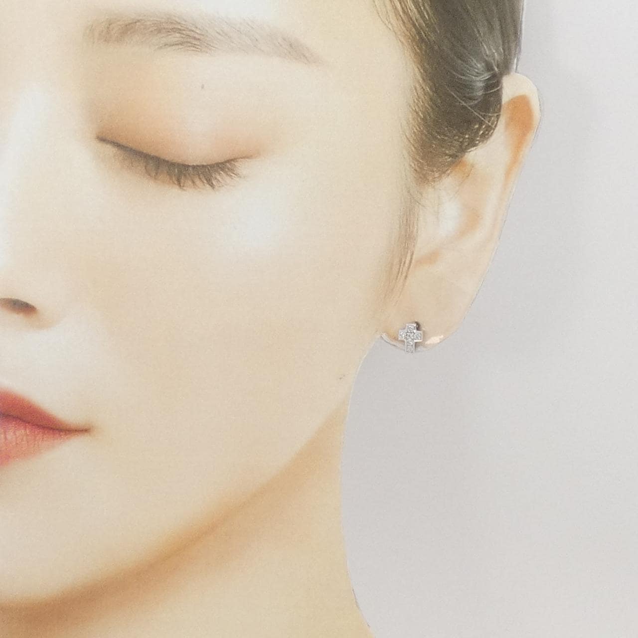 K18WG クロス ダイヤモンド ピアス 0.20CT