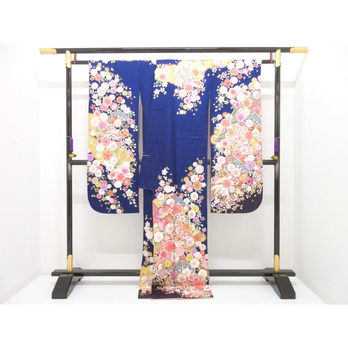 振袖　友禅金彩加工　刺繍入り