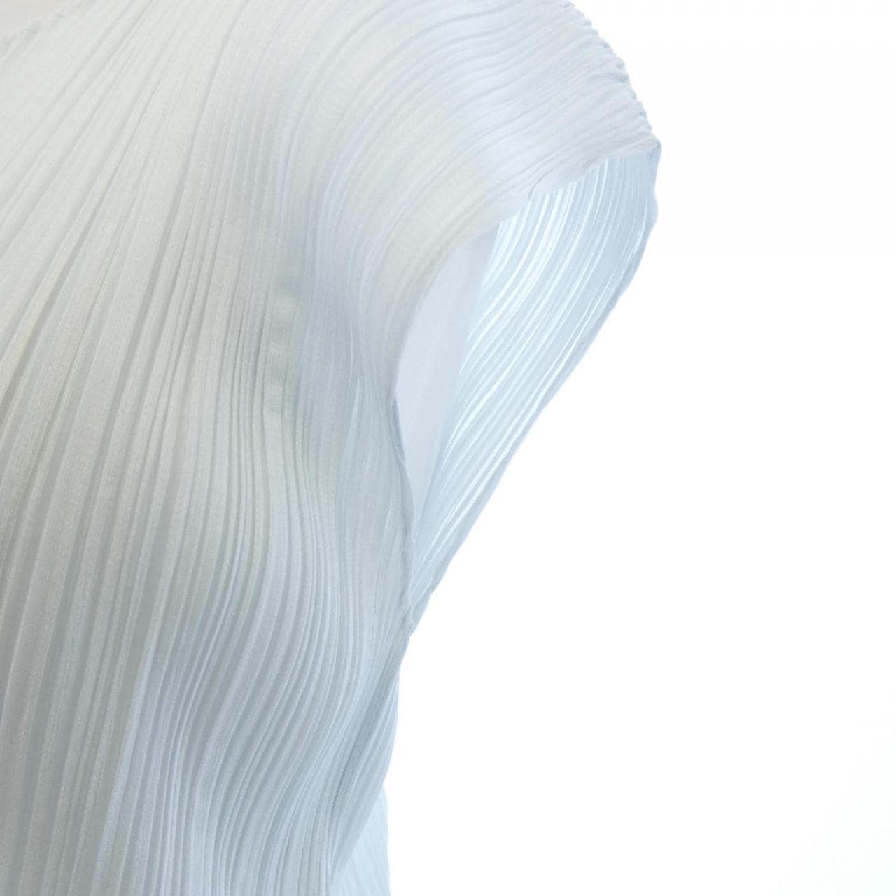百褶PLEATS PLEASE上衣