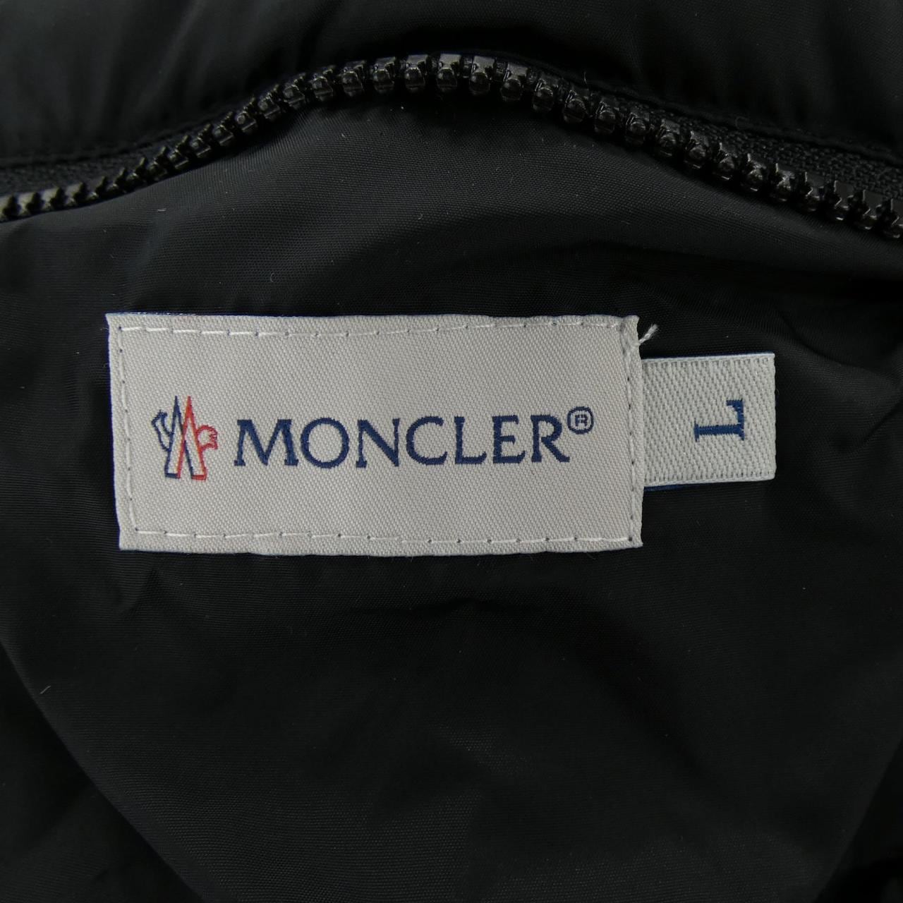 モンクレール MONCLER 20919B00015 ダウンジャケット
