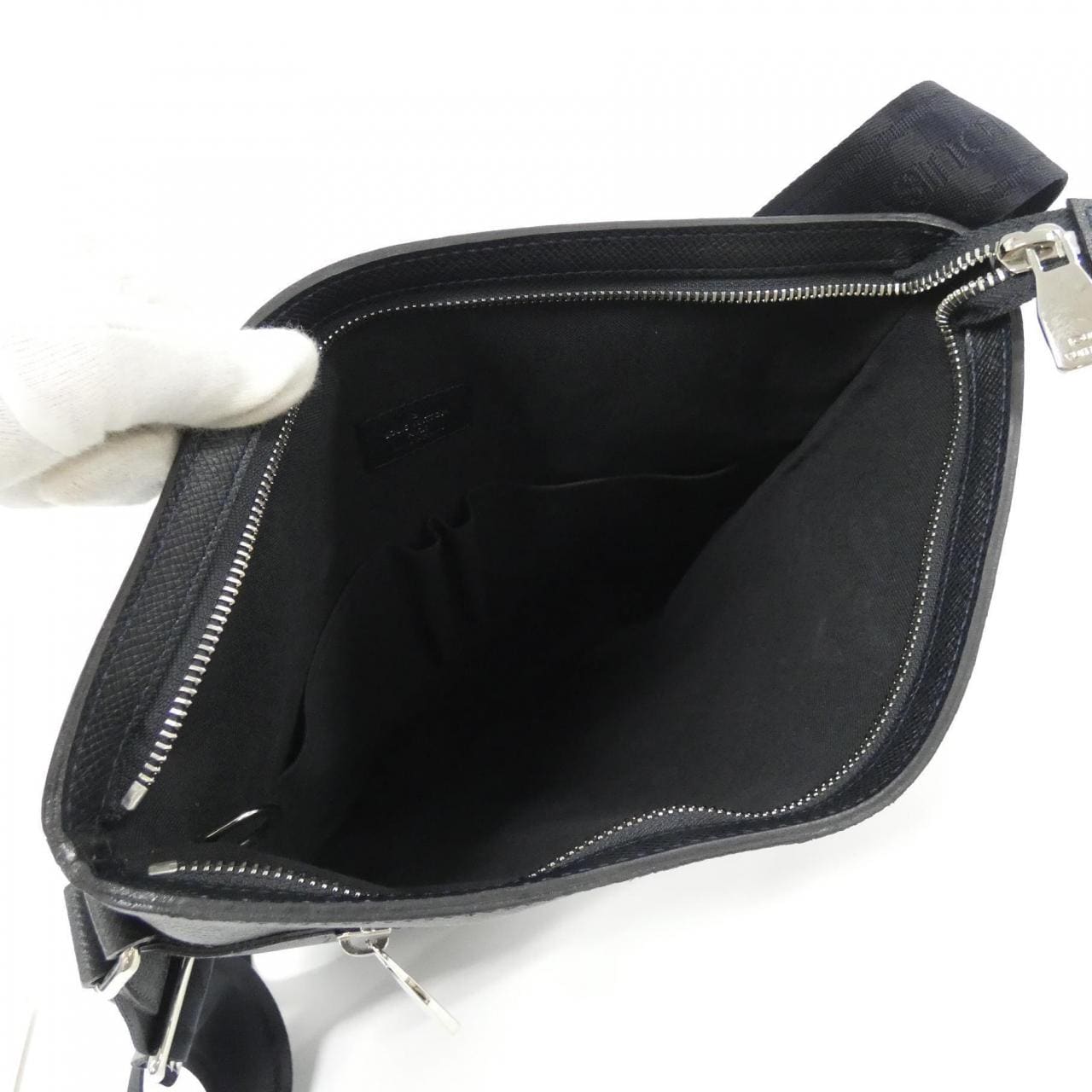 ルイヴィトン タイガ サシャ M32629 ショルダーバッグ