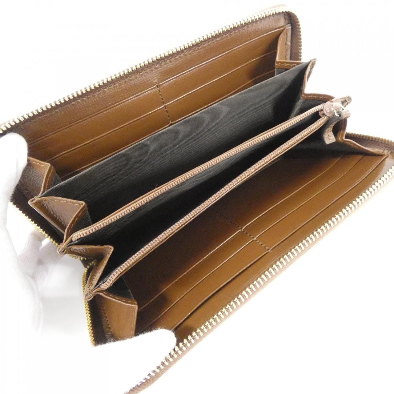 グッチ 636169 2GCAG 財布