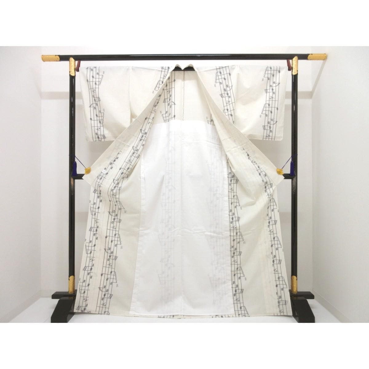 【未使用品】単衣　ＫＩＭＯＮＯ　ＭＯＤＥＲＮ　バチ衿【久留米絣】
