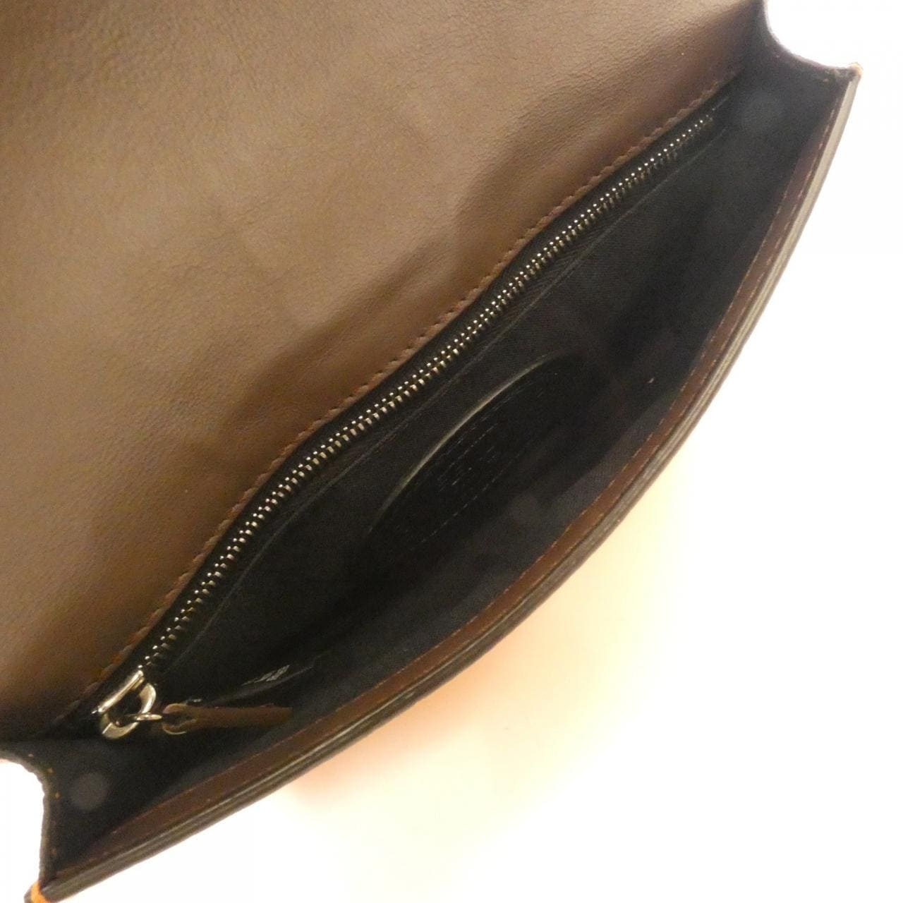 フェンディ SELLERIA BAGUETTE SLIM CLUTCH 7M0295 SFR ショルダーバッグ