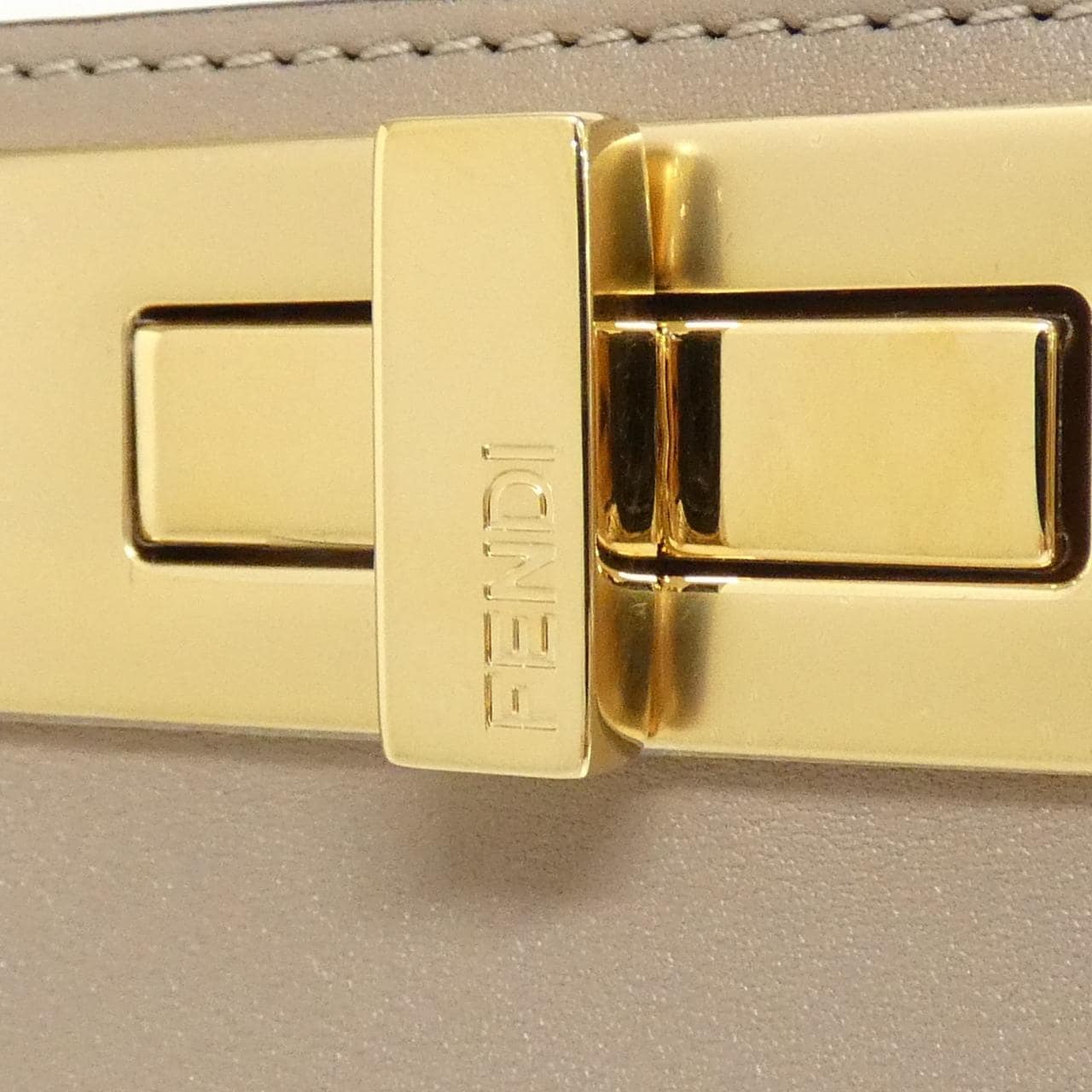 【新品】フェンディ ピーカブーソフトミディアム 8BN353 AOVH バッグ
