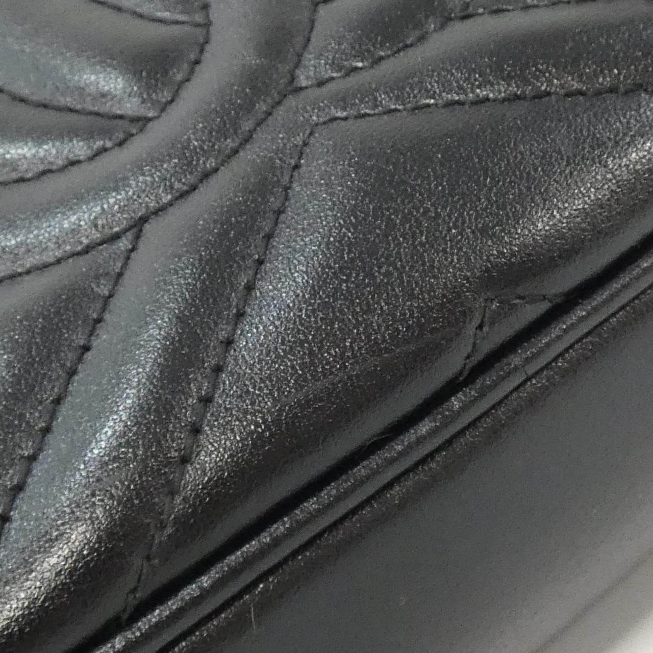 グッチ GG MARMONT 447632 DTD1T ショルダーバッグ