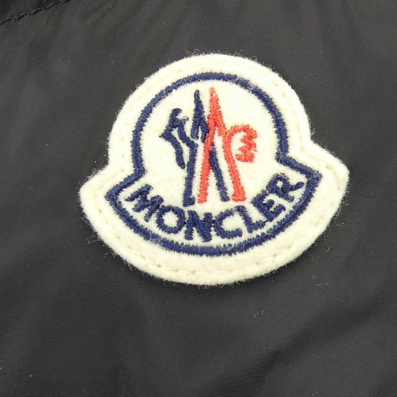 モンクレール MONCLER AVOCE ダウンジャケット