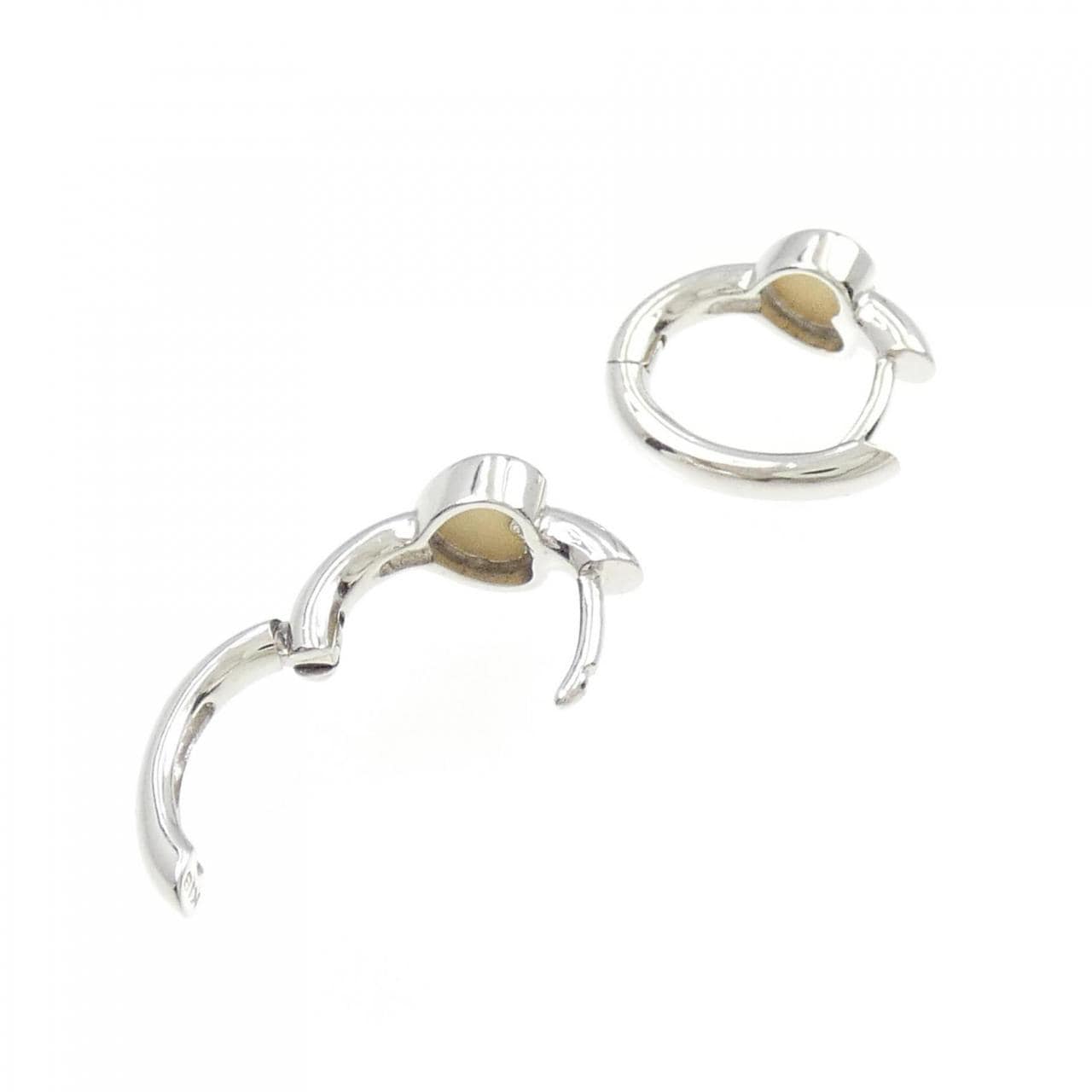 K18WG heart mother of pearl earrings