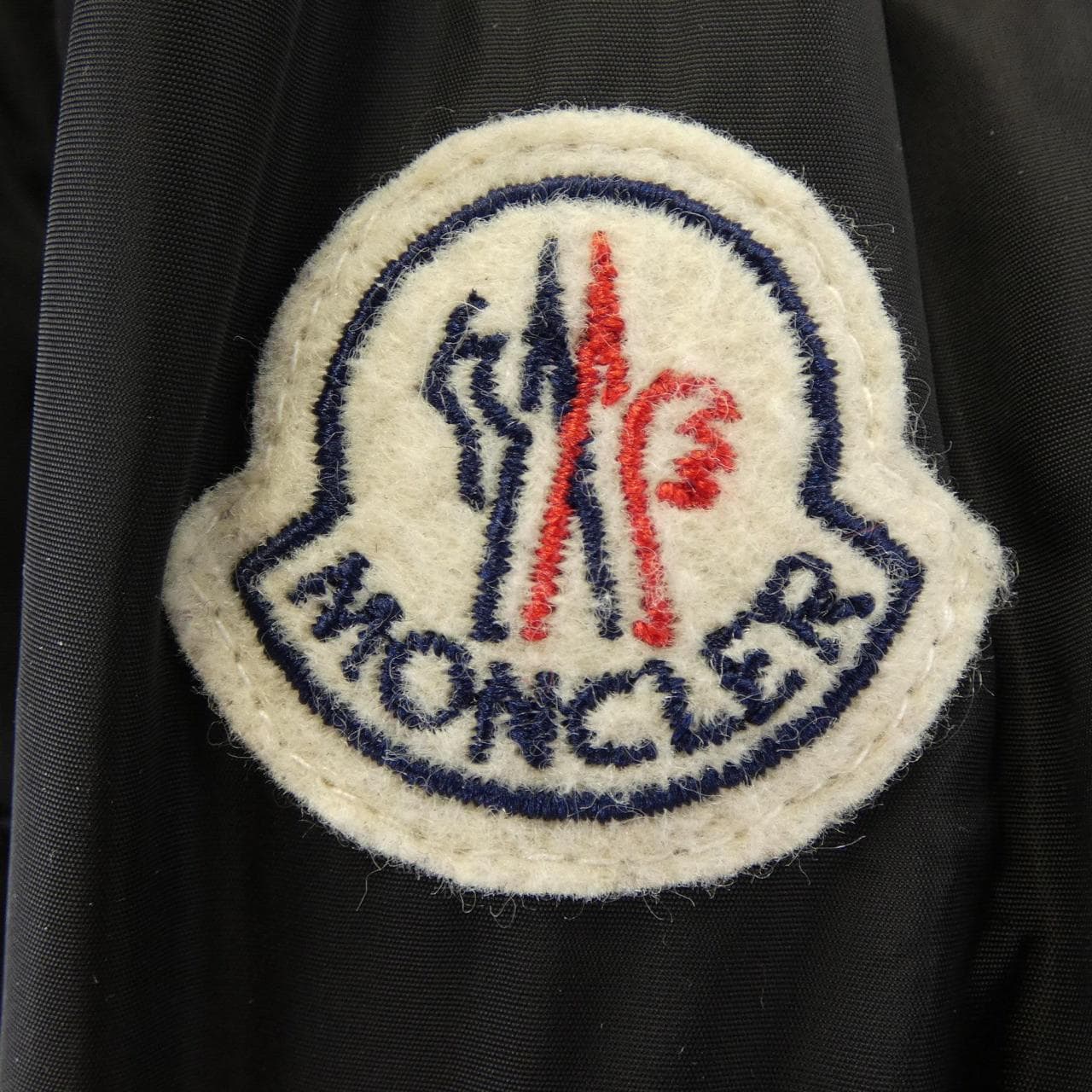 モンクレール MONCLER ダウンジャケット