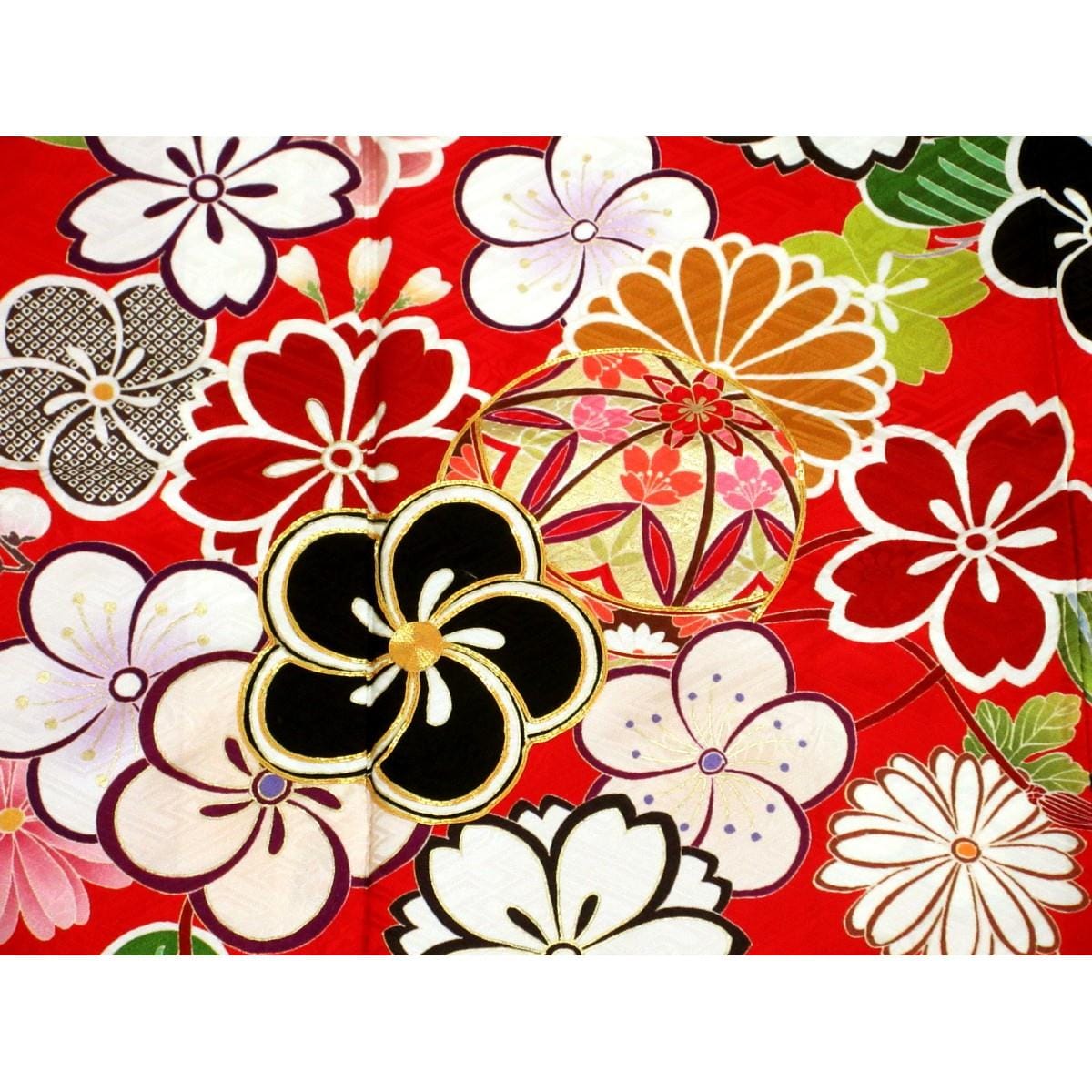 振袖　友禅金彩加工　刺繍入り