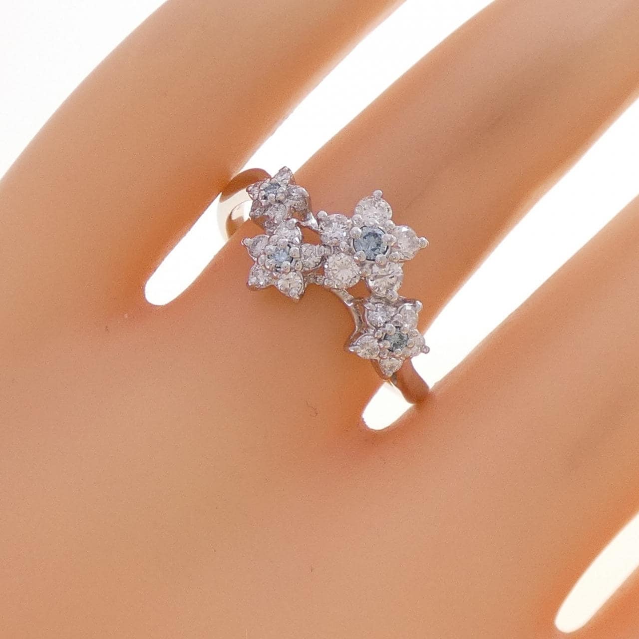PT900 フラワー ダイヤモンド リング 0.10CT