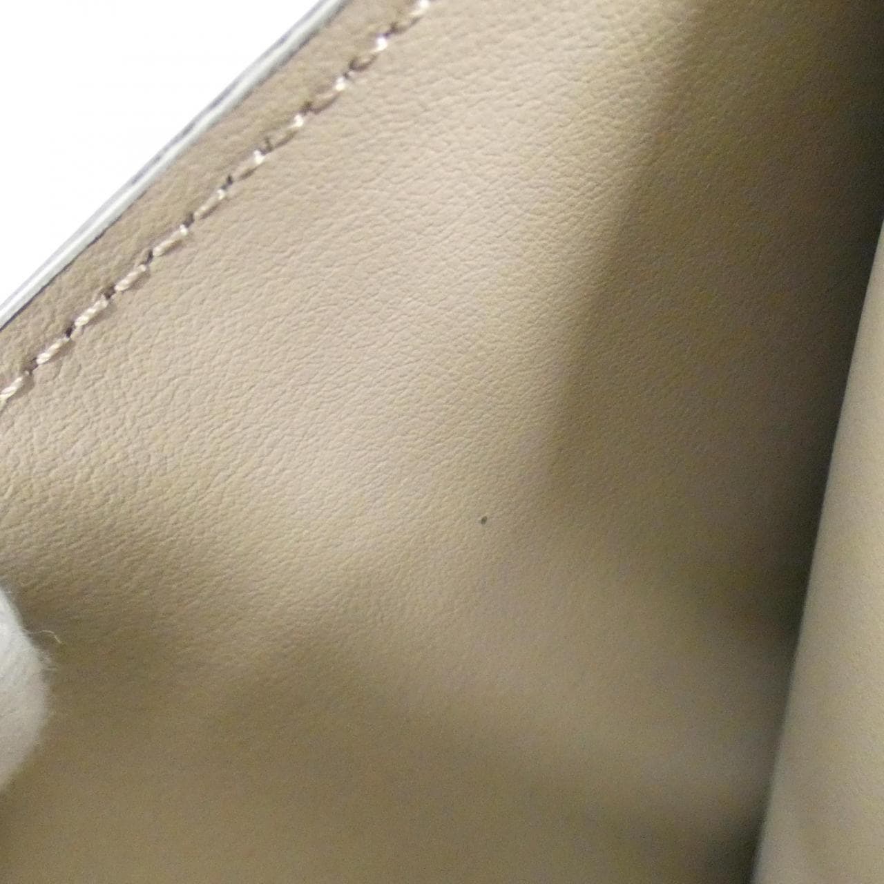 LOUIS VUITTON Mahina Portefeuille Claire M80817 钱包