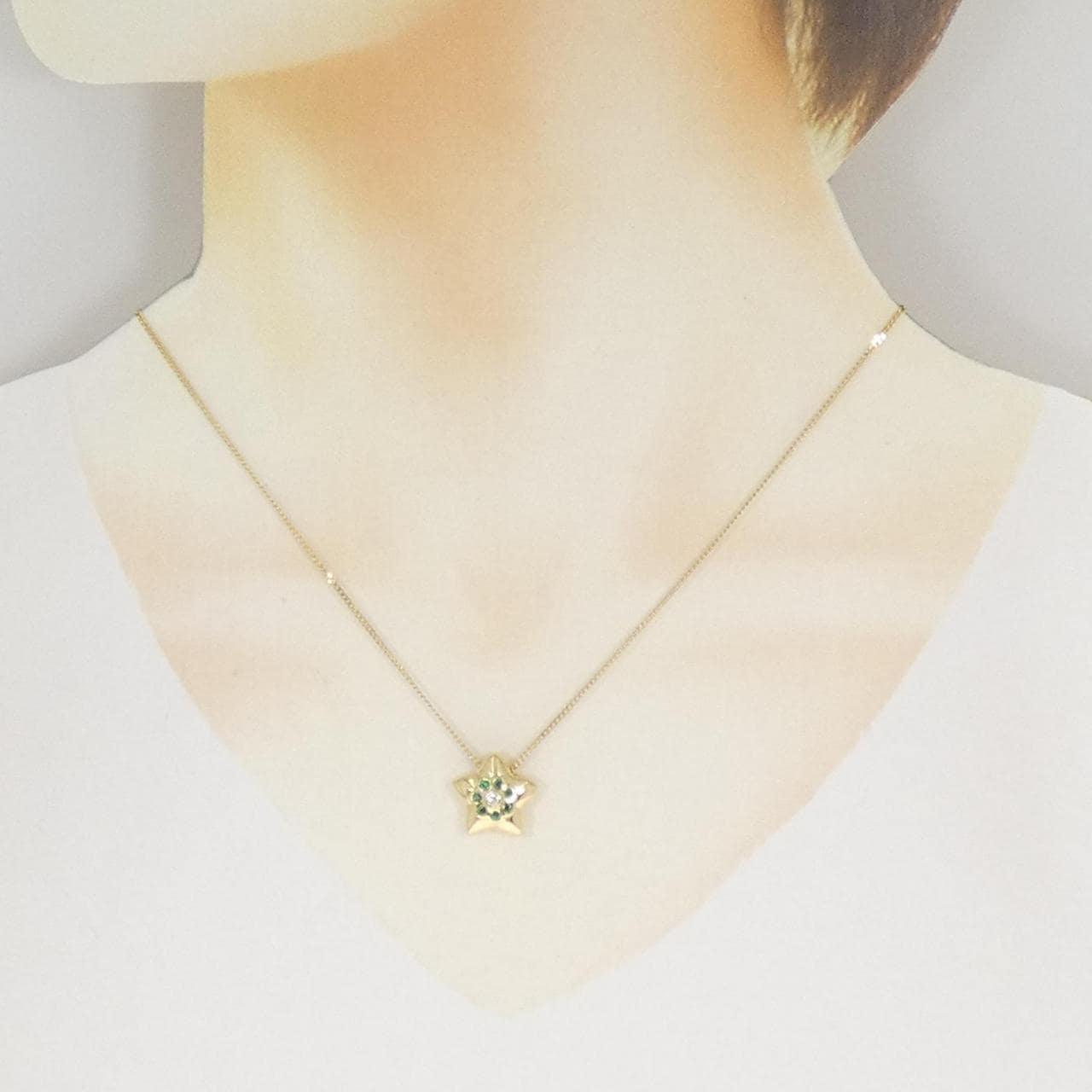 ウノアエレ スター エメラルド ネックレス 0.19CT