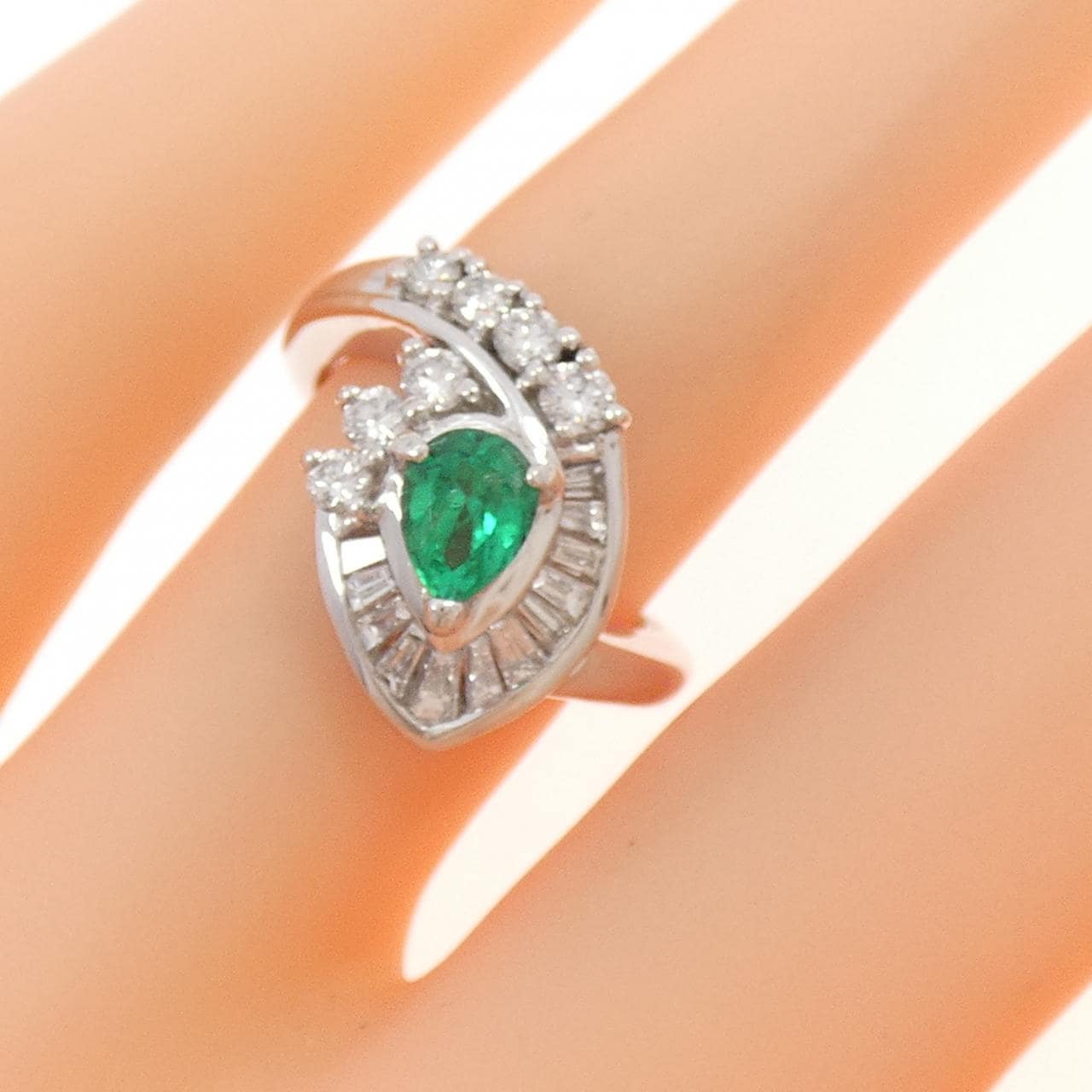PT900 エメラルド リング 0.40CT