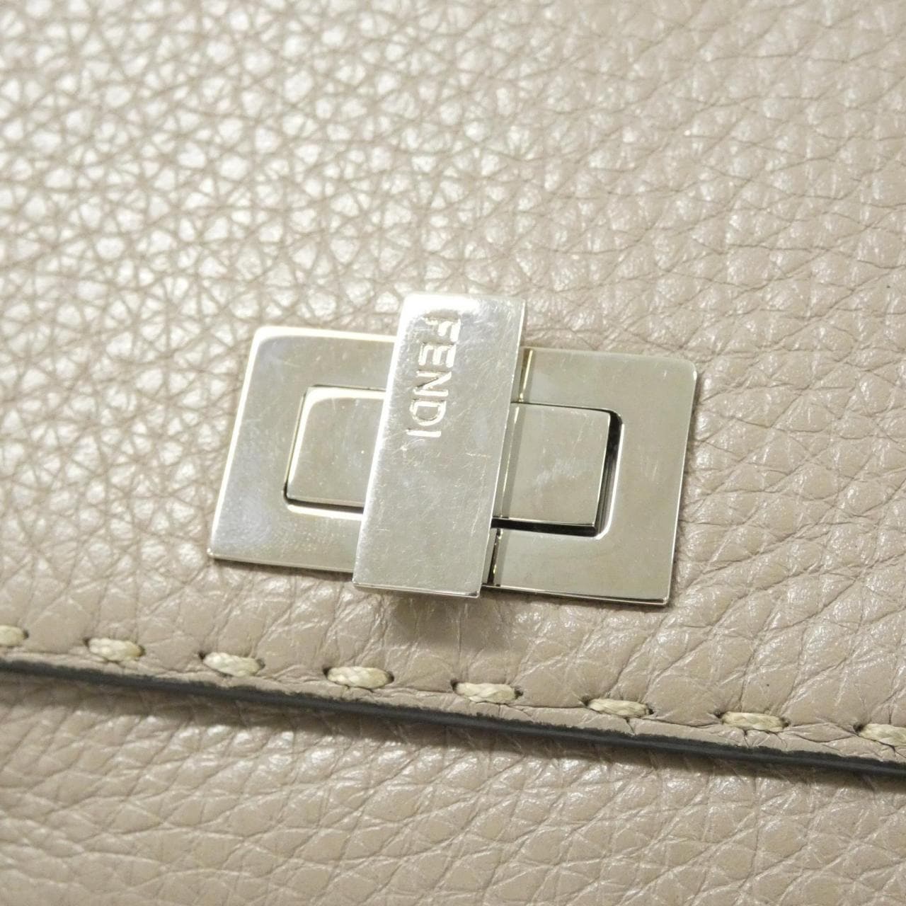 フェンディ SELLERIA ピーカブー 8M0399 SFR 財布