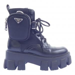 プラダ PRADA モノリス トライアングルロゴ 1T255M ブーツ