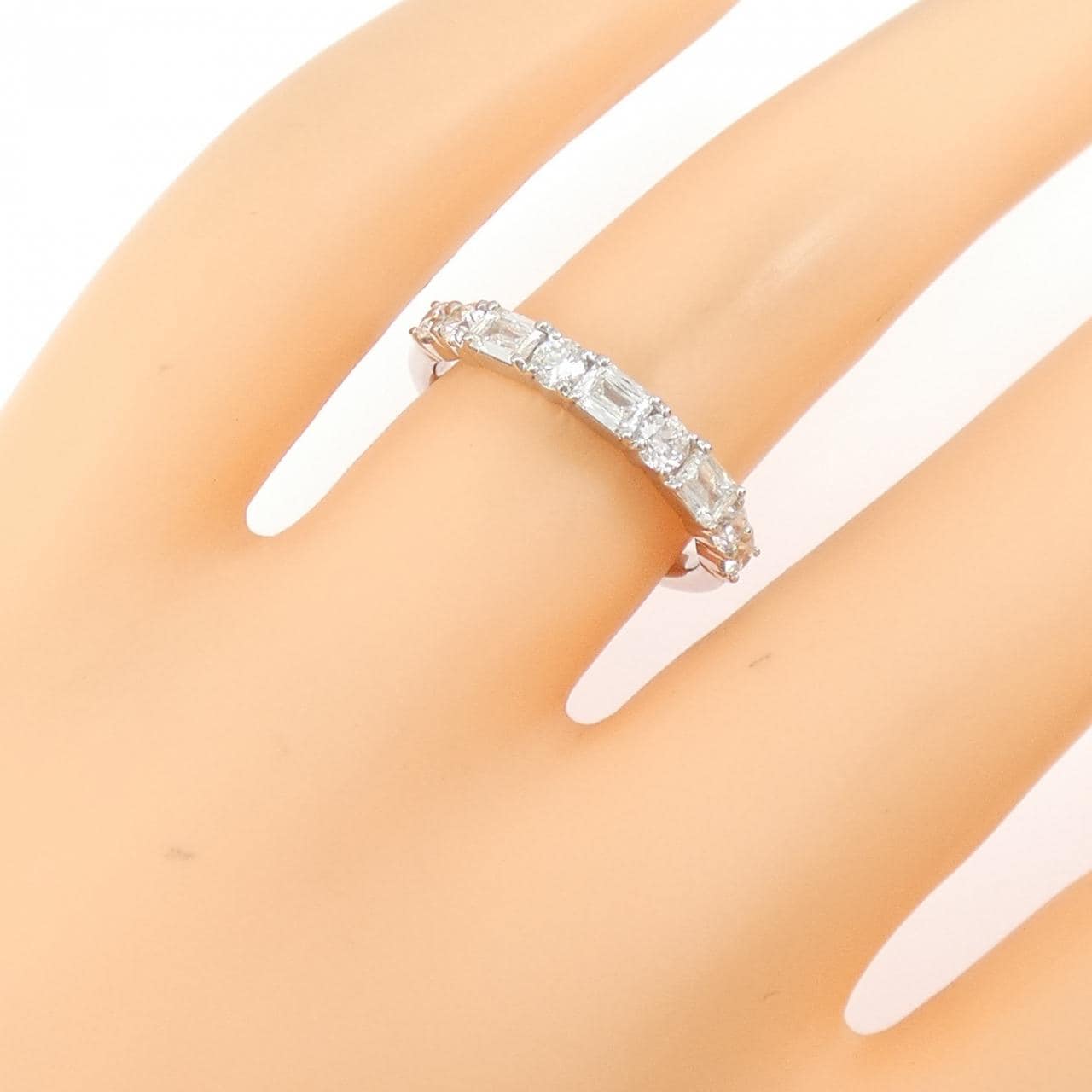 ジーエスティービー ダイヤモンド リング 0.70CT