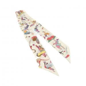 サルヴァトーレフェラガモ スカーフ