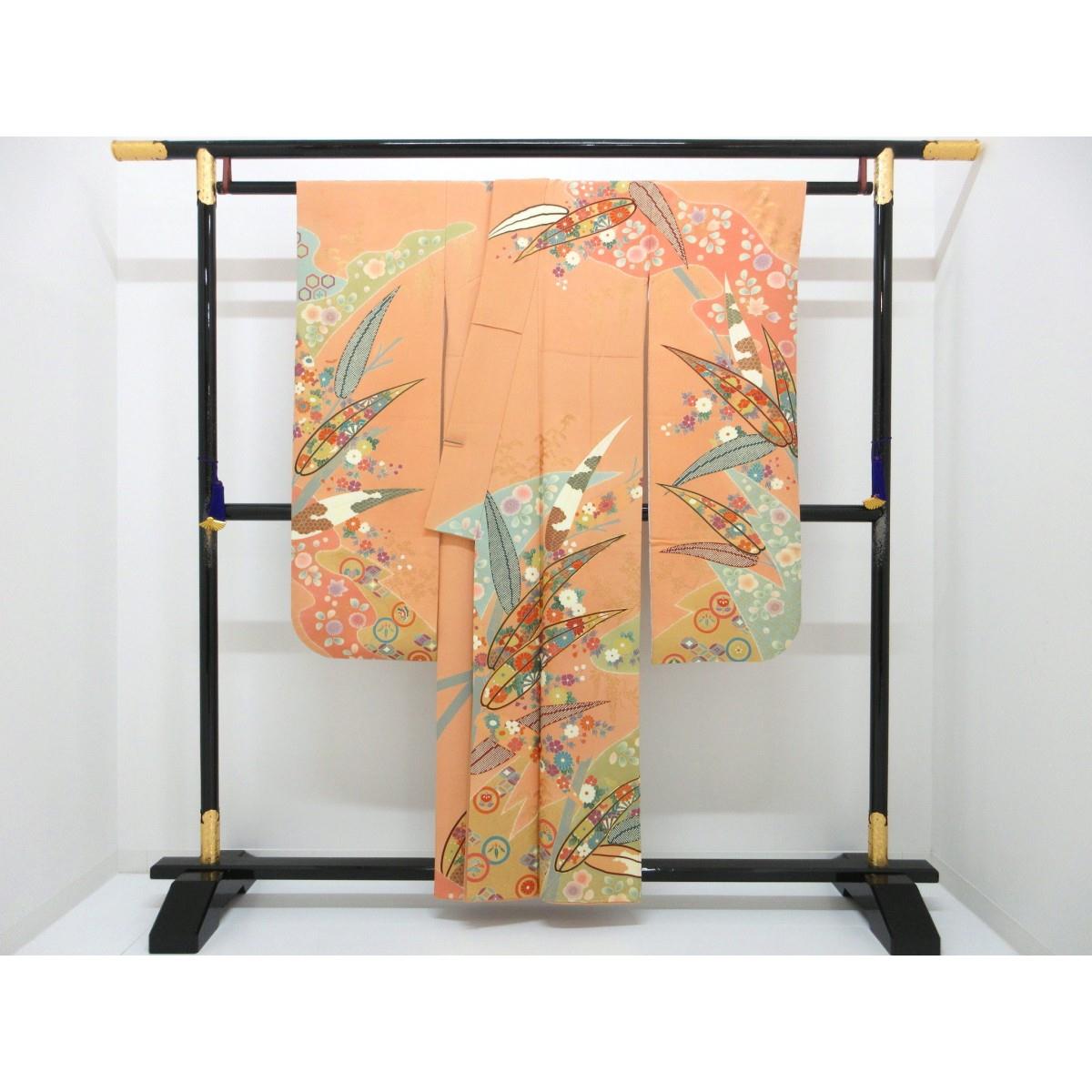 振袖　友禅金彩加工　刺繍入り　身丈Ｓ寸