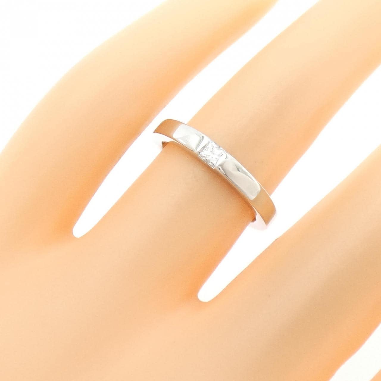 HARRY WINSTON princess cut ring
